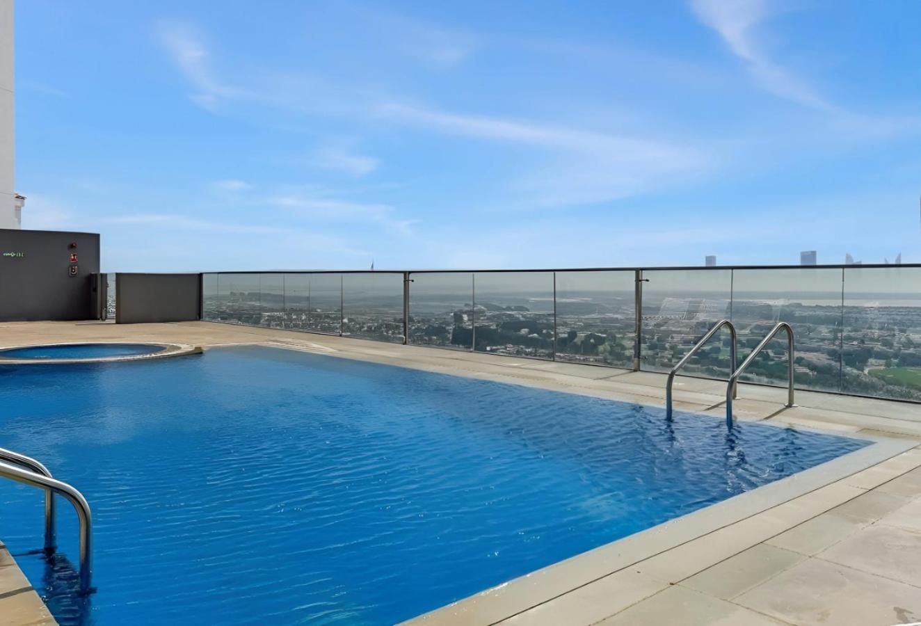 New 1BR with Rooftop Pool and Amazing View