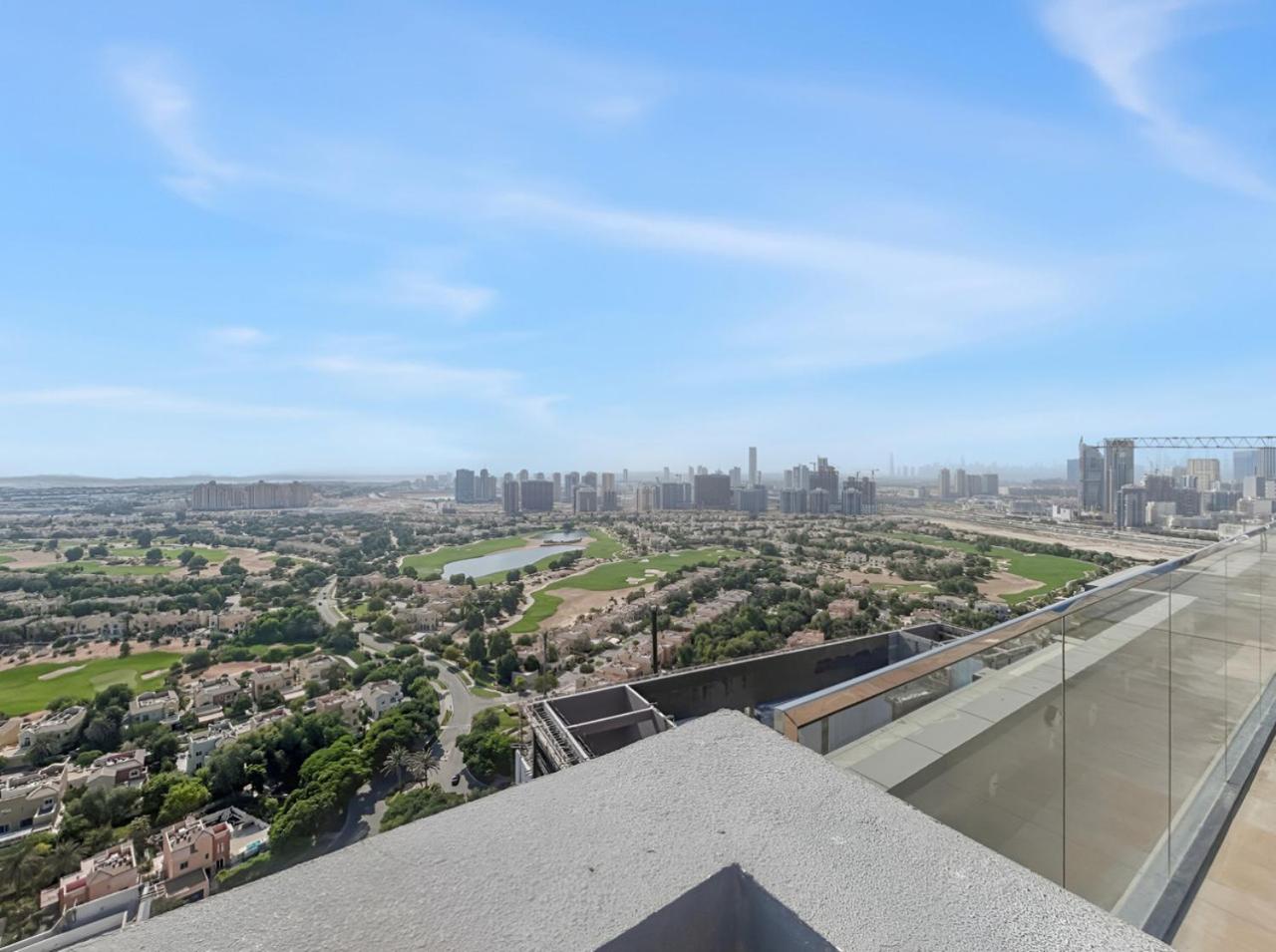 New 1BR with Rooftop Pool and Amazing View