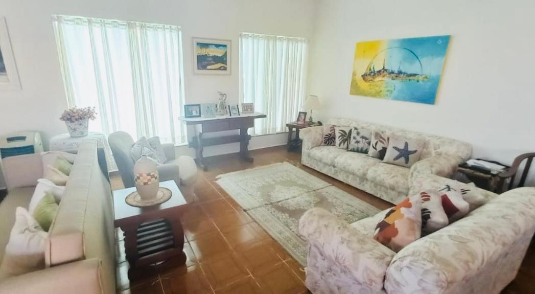 Casa grande a 600m da praia em Peruíbe