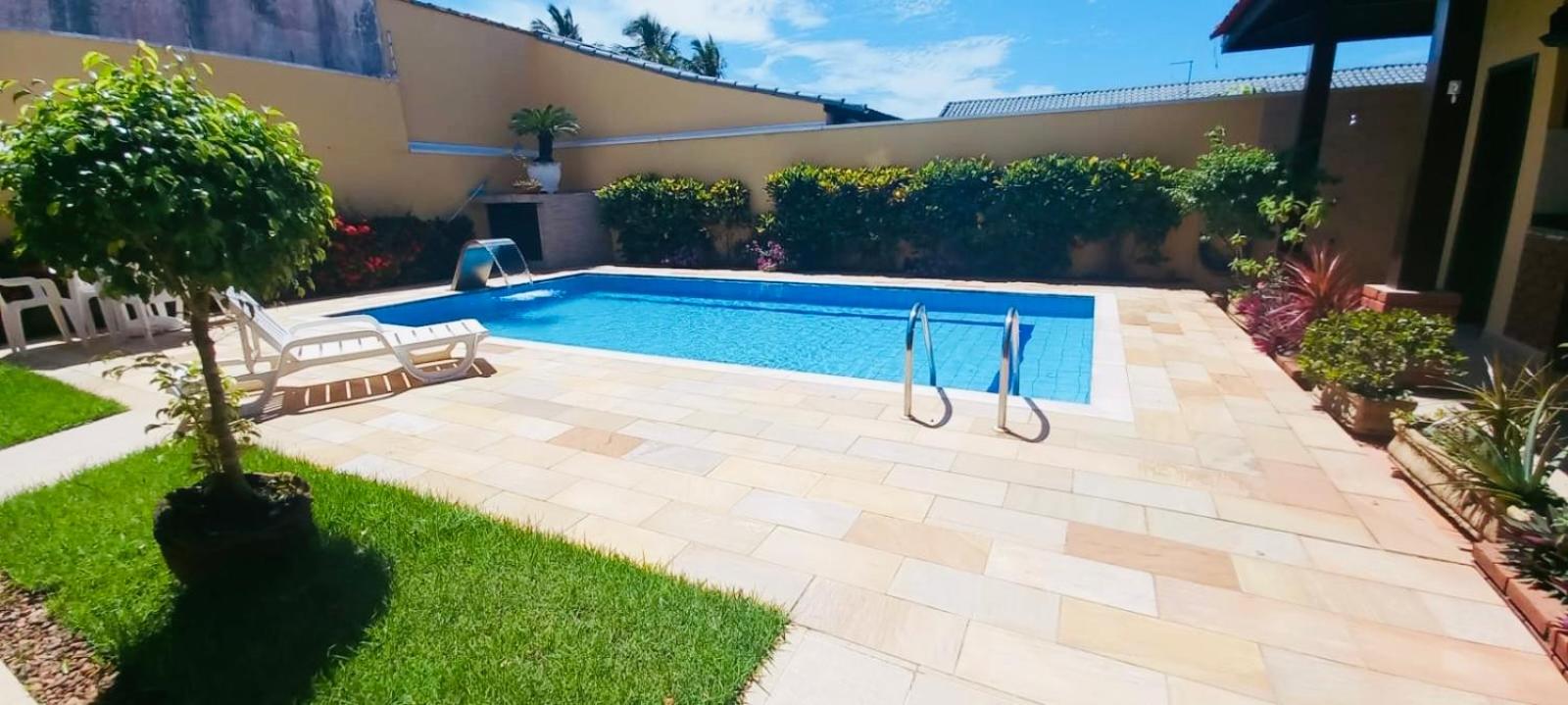 Casa grande a 600m da praia em Peruíbe