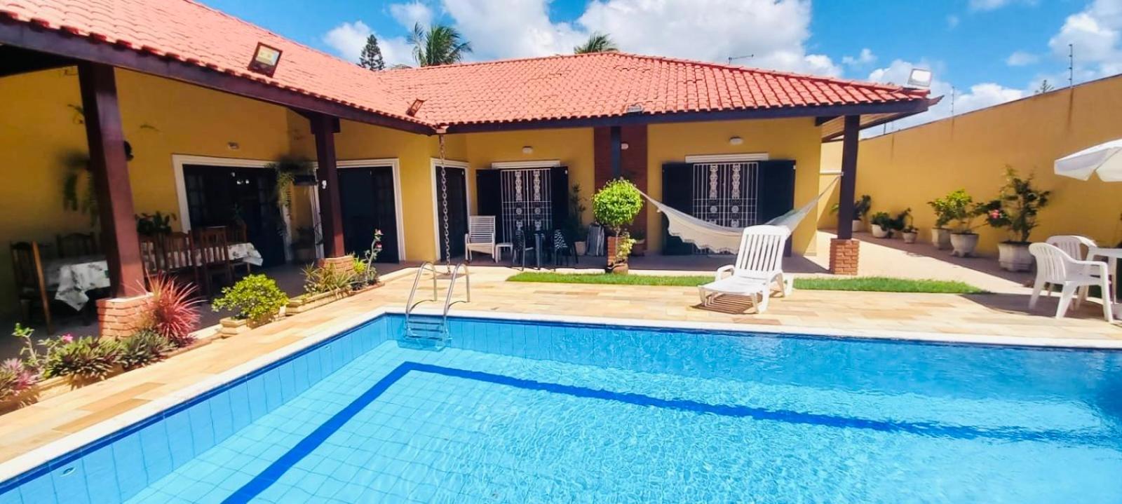 Casa grande a 600m da praia em Peruíbe