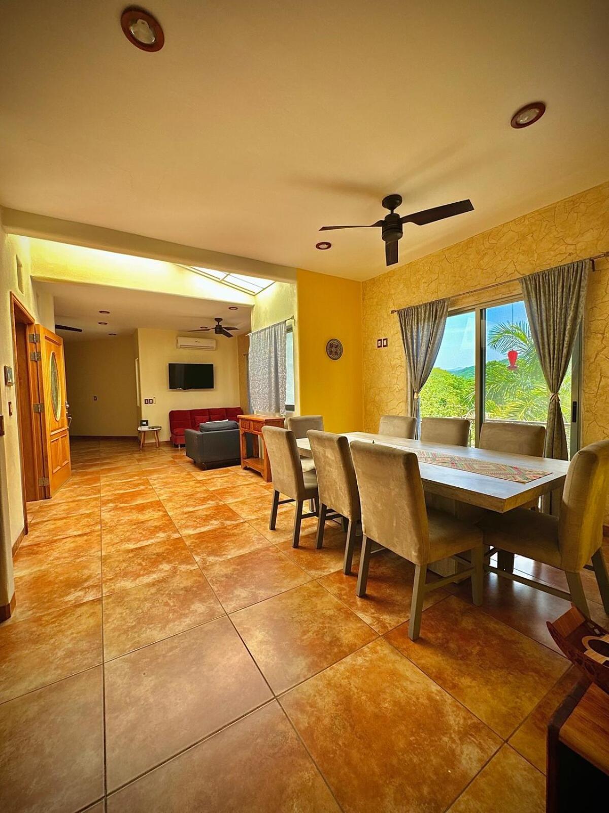 Penthouse en Huatulco con alberca, balcón, 5 min playa