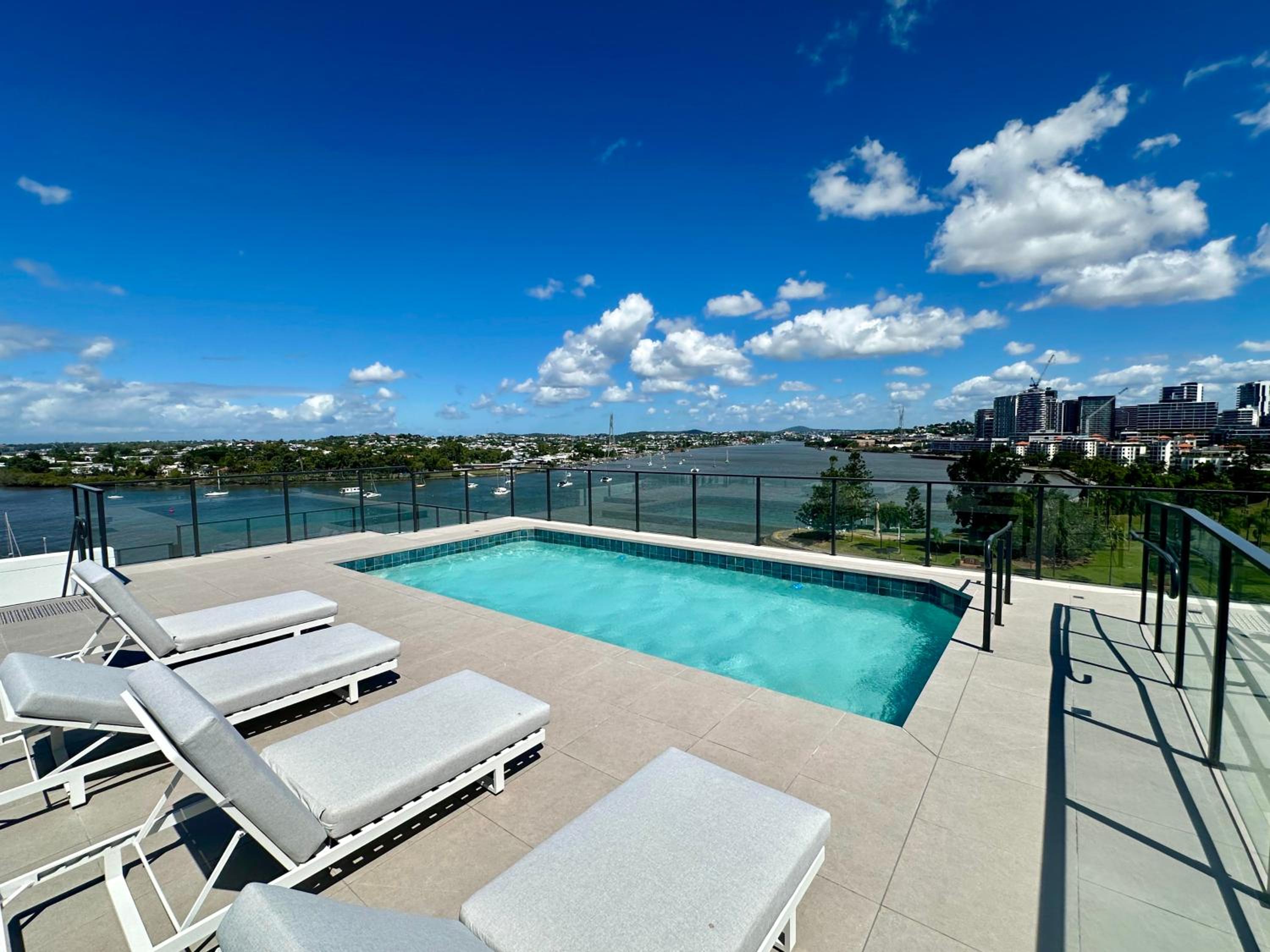 New City Condo with Brisbane River View & Parking