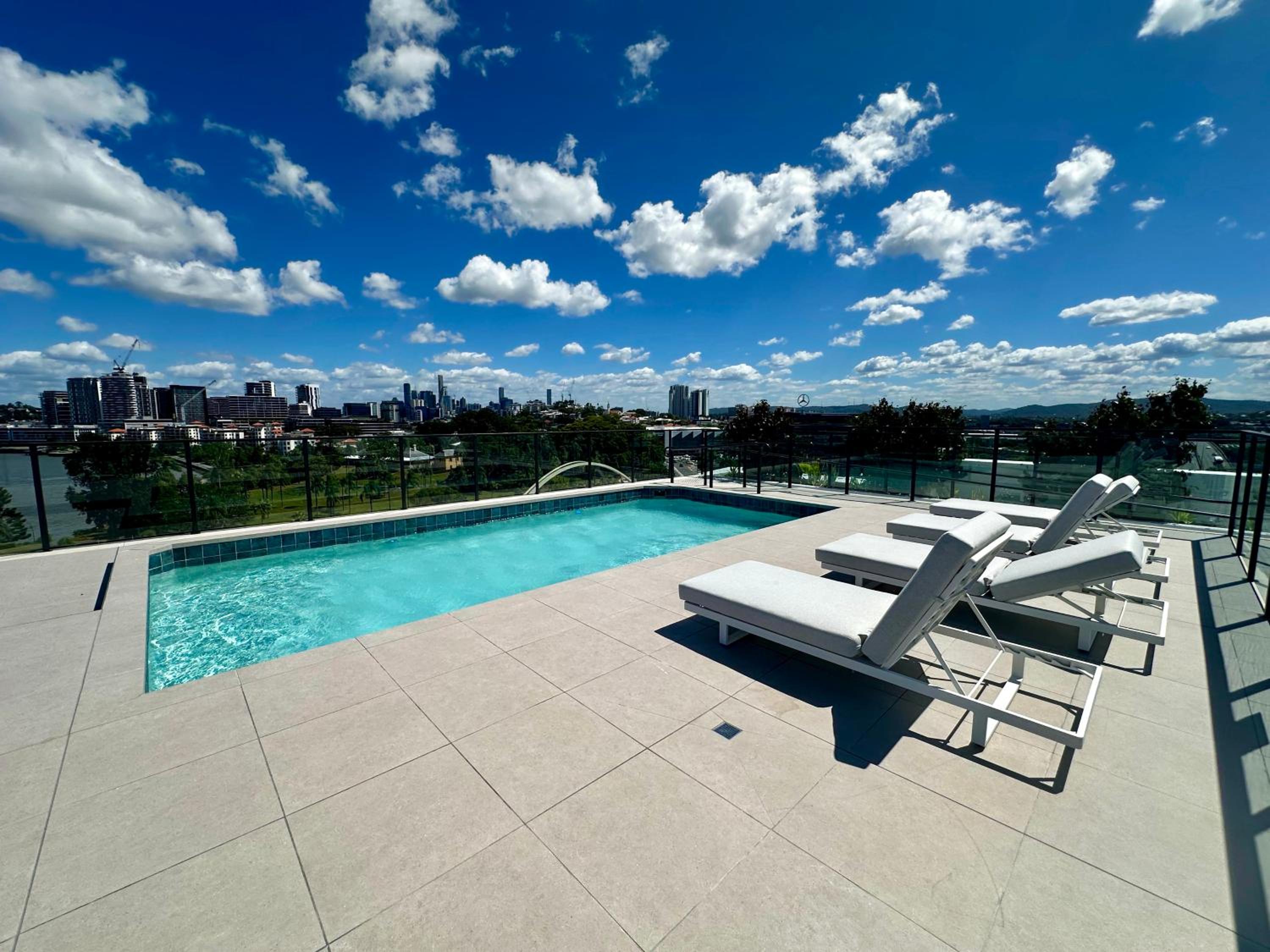 New City Condo with Brisbane River View & Parking