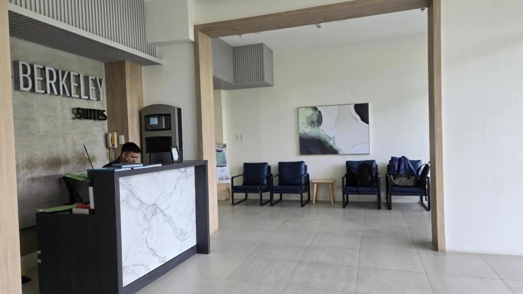 Urban Oasis Cozy Studio at Berkeley Suites South Forbes Nuvali