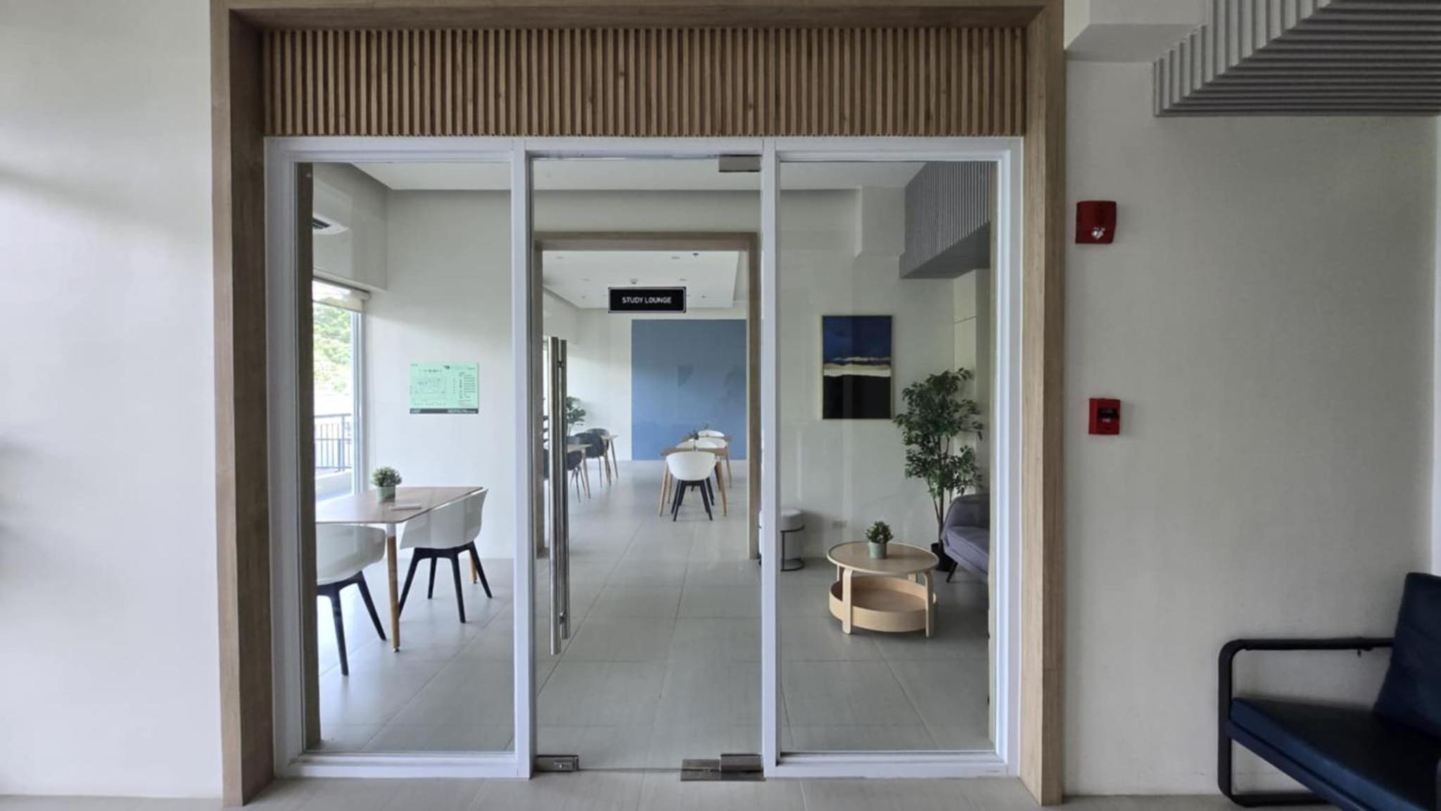 Urban Oasis Cozy Studio at Berkeley Suites South Forbes Nuvali