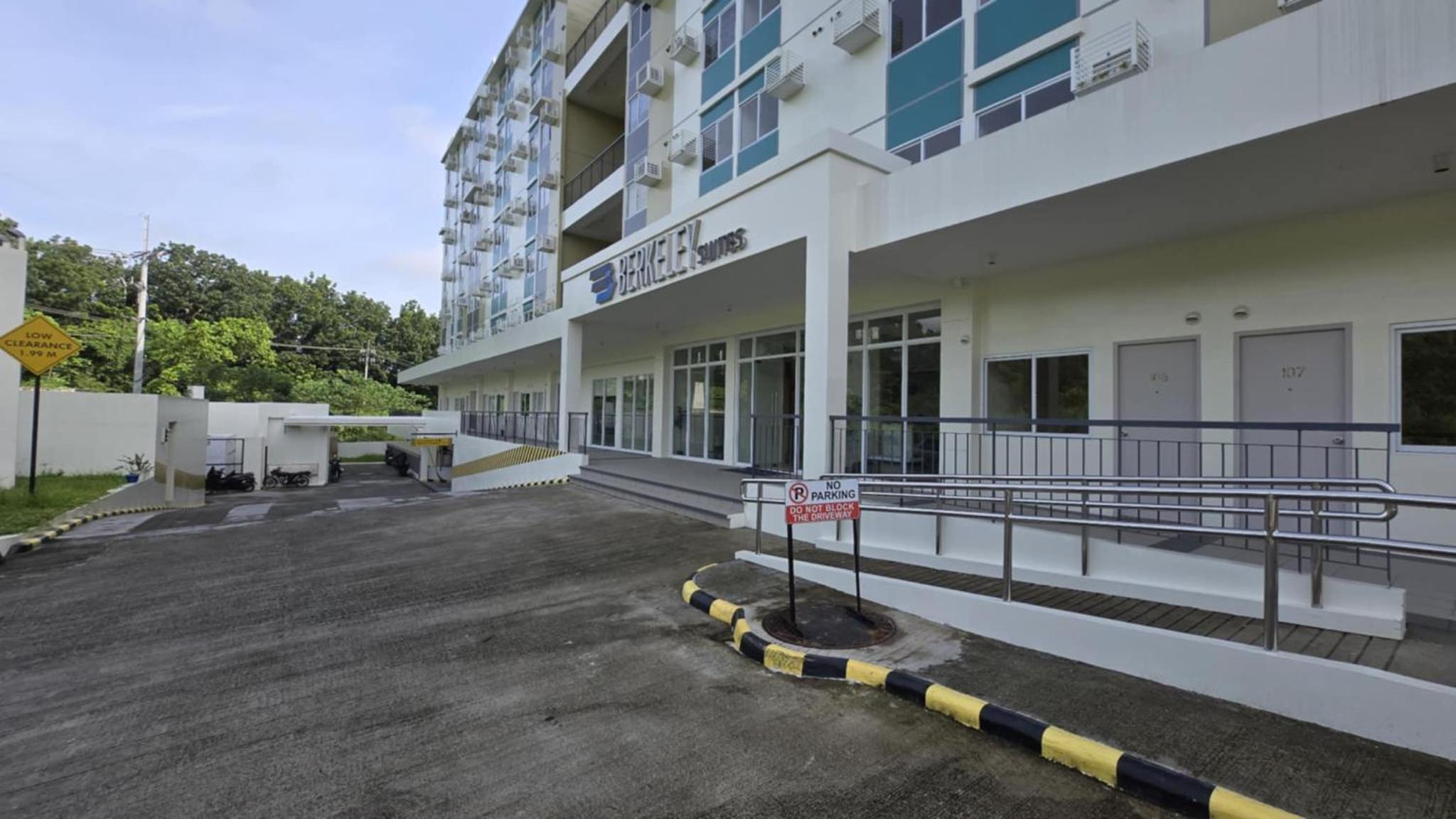 Urban Oasis Cozy Studio at Berkeley Suites South Forbes Nuvali