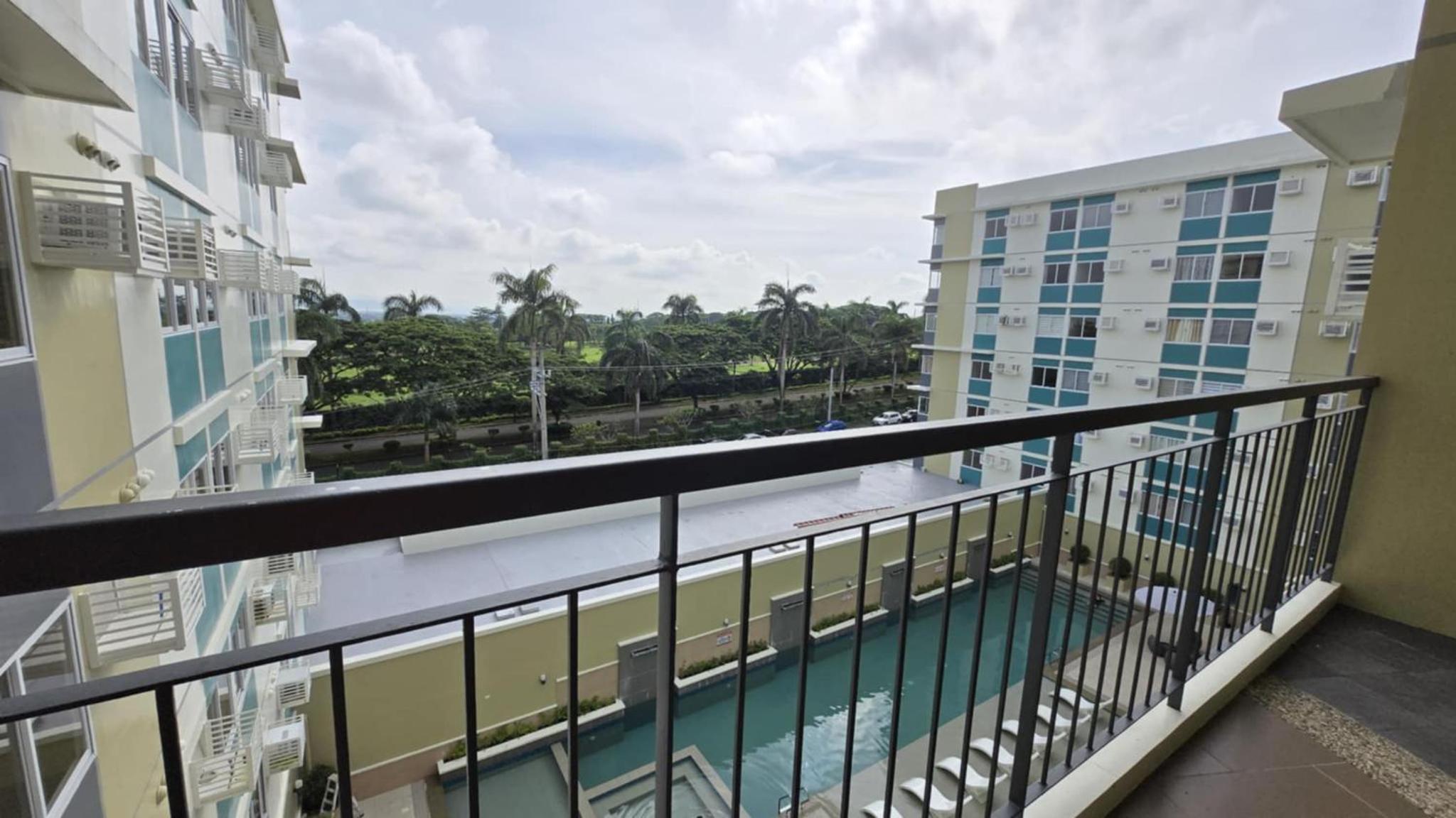Urban Oasis Cozy Studio at Berkeley Suites South Forbes Nuvali