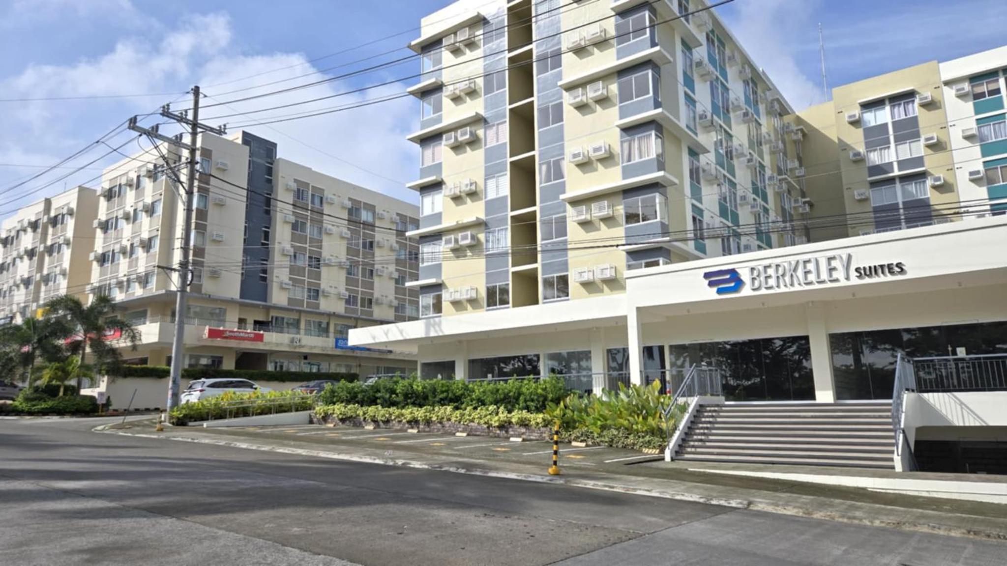 Urban Oasis Cozy Studio at Berkeley Suites South Forbes Nuvali
