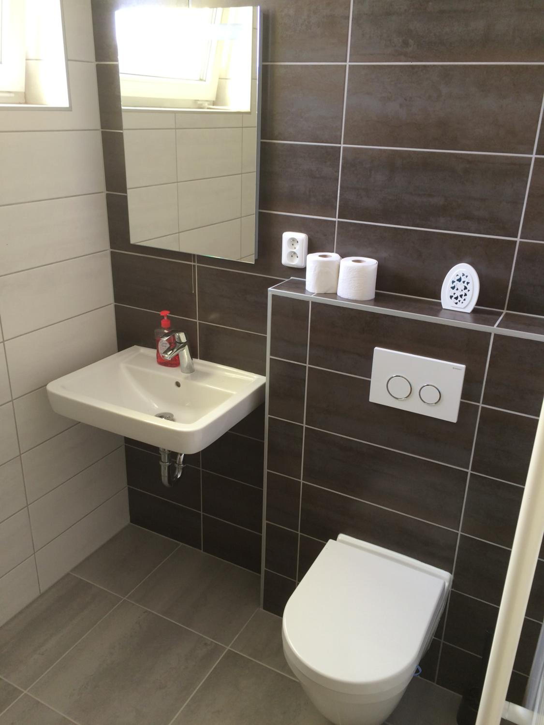 Villa Marcus - rodinný relax 200 m od Penzionu Kometa, u jezera s grilem a sdílenou kuchyní
