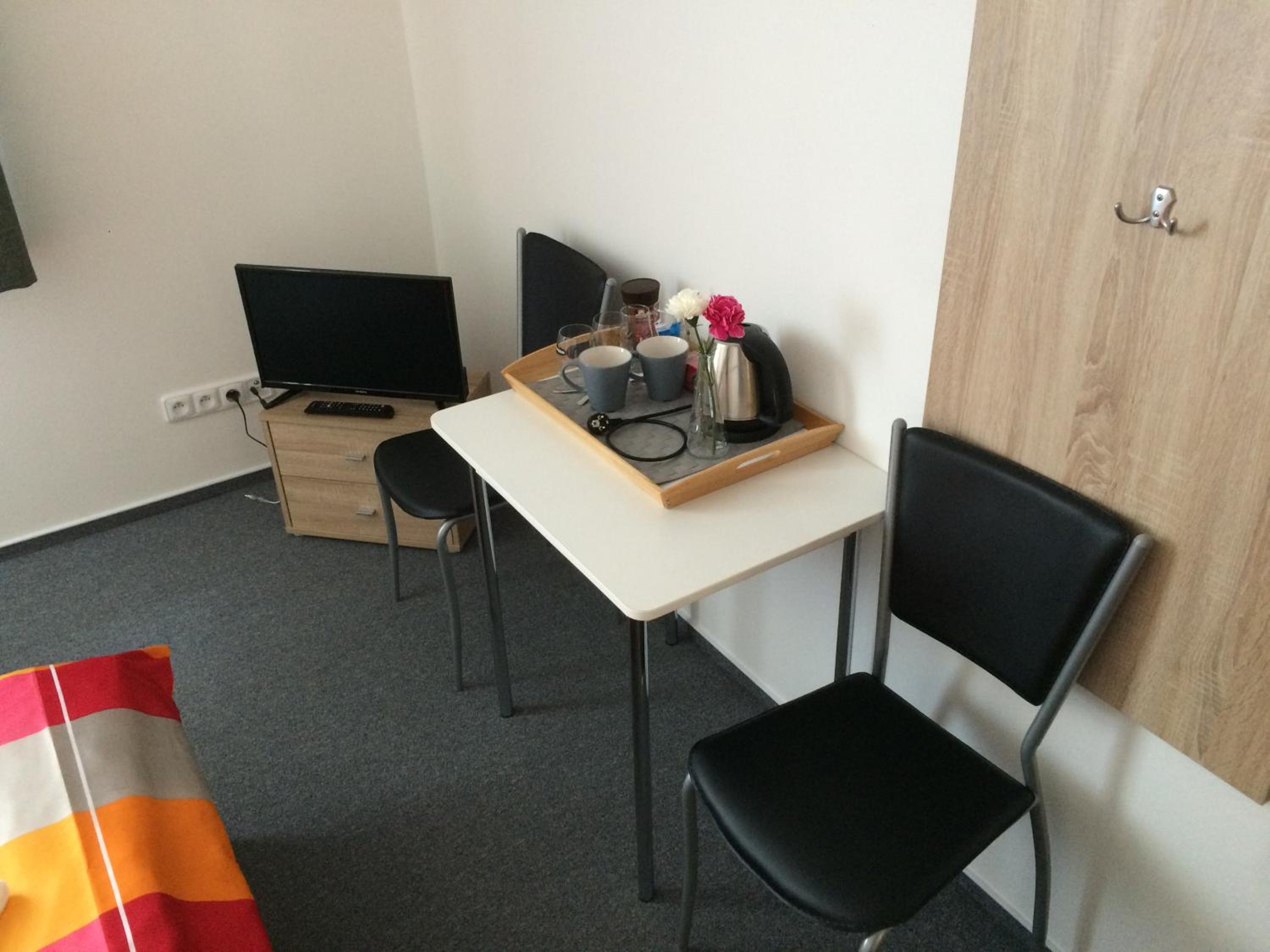 Villa Marcus - rodinný relax 200 m od Penzionu Kometa, u jezera s grilem a sdílenou kuchyní