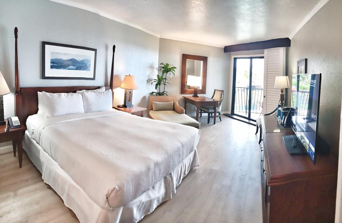 New! Watch Pacific Ocean sunrise from the comfort of your private ocean view lanai with coffee in hand!