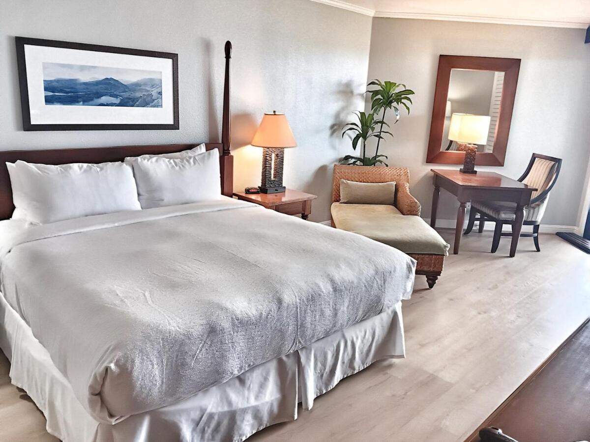 New! Watch Pacific Ocean sunrise from the comfort of your private ocean view lanai with coffee in hand!
