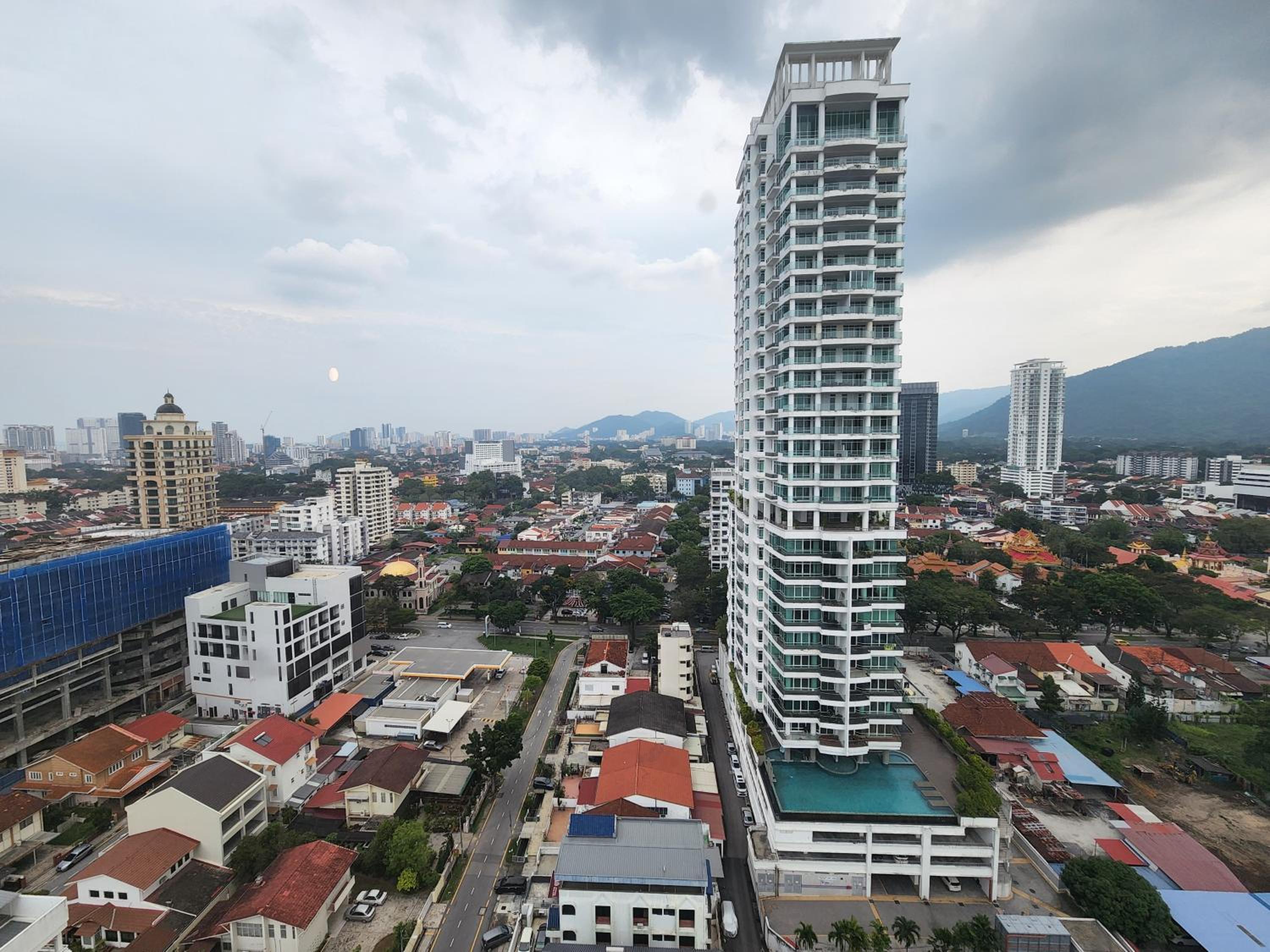 Sunrise Gurney Spacious Comfort Suite - Penang Gurney Drive