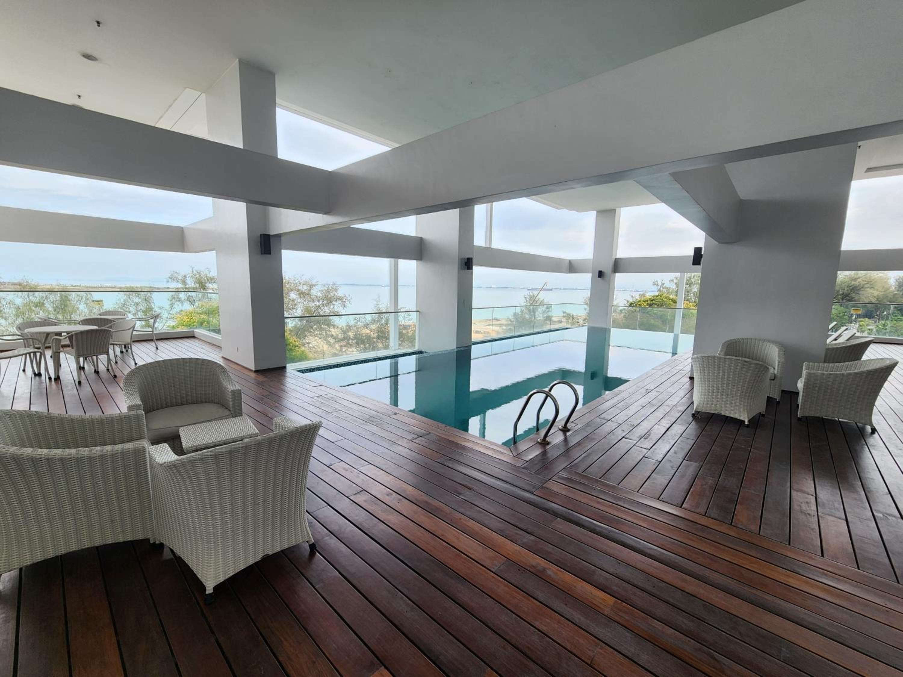 Sunrise Gurney Spacious Comfort Suite - Penang Gurney Drive