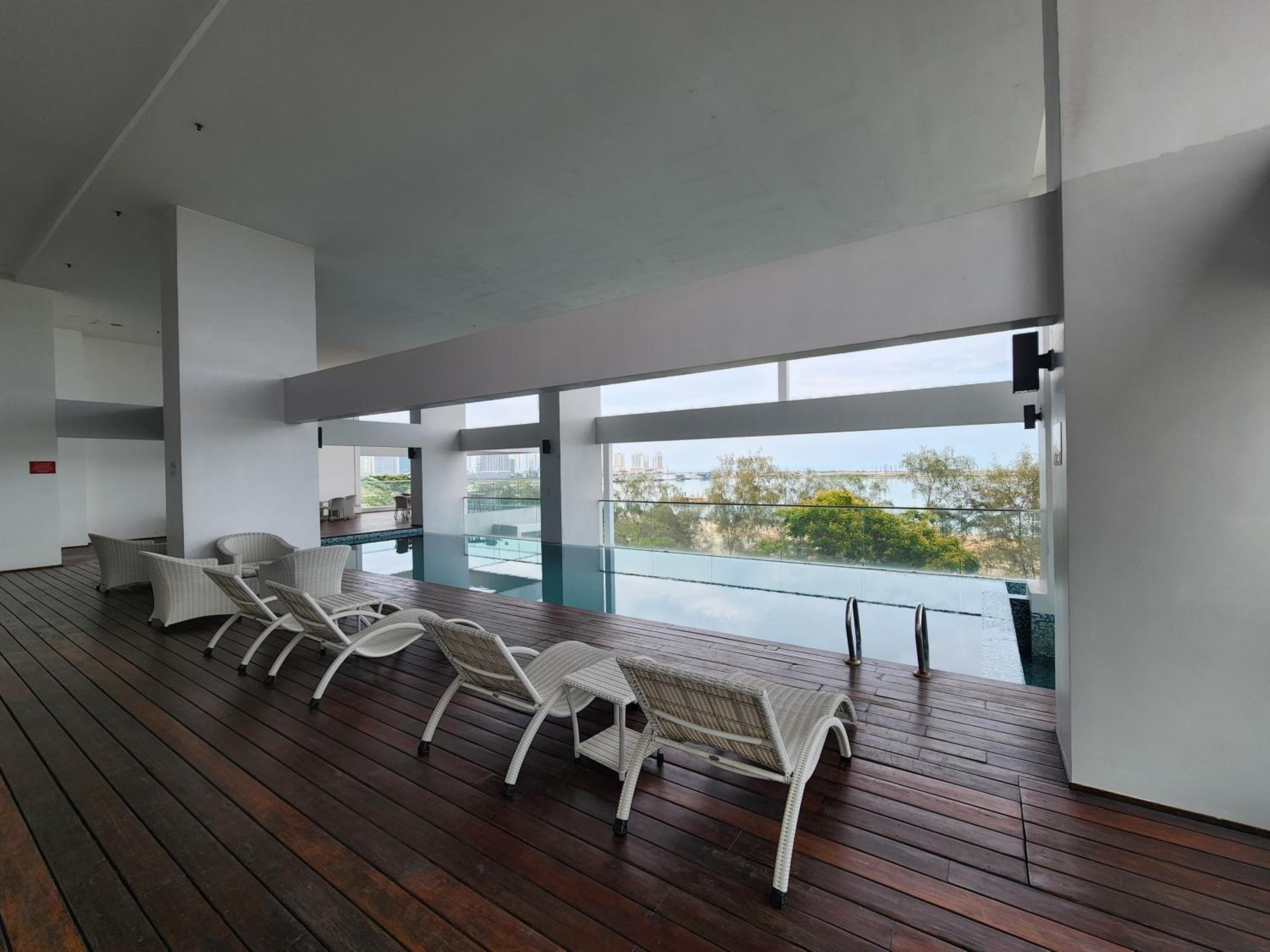 Sunrise Gurney Spacious Comfort Suite - Penang Gurney Drive