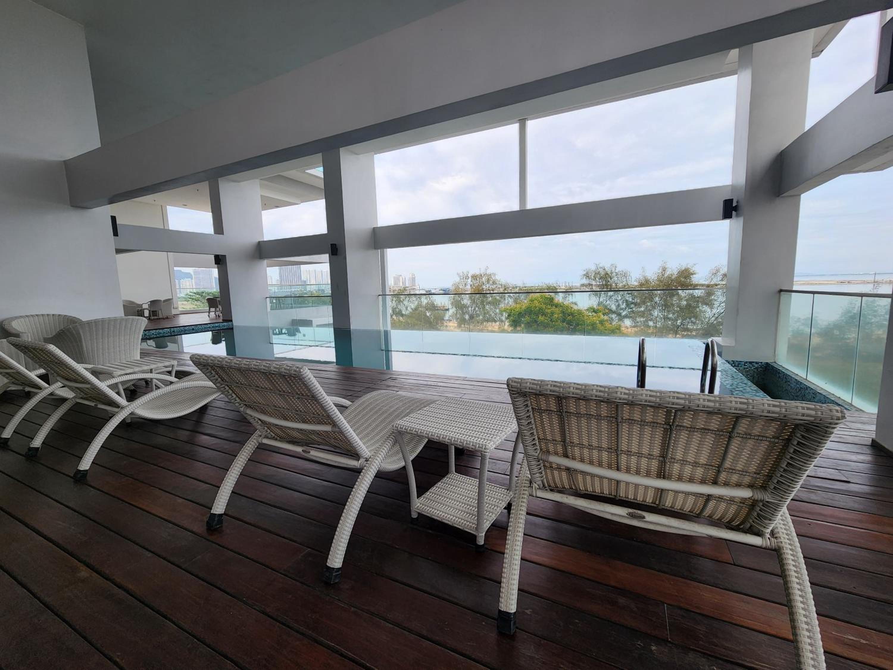 Sunrise Gurney Spacious Comfort Suite - Penang Gurney Drive