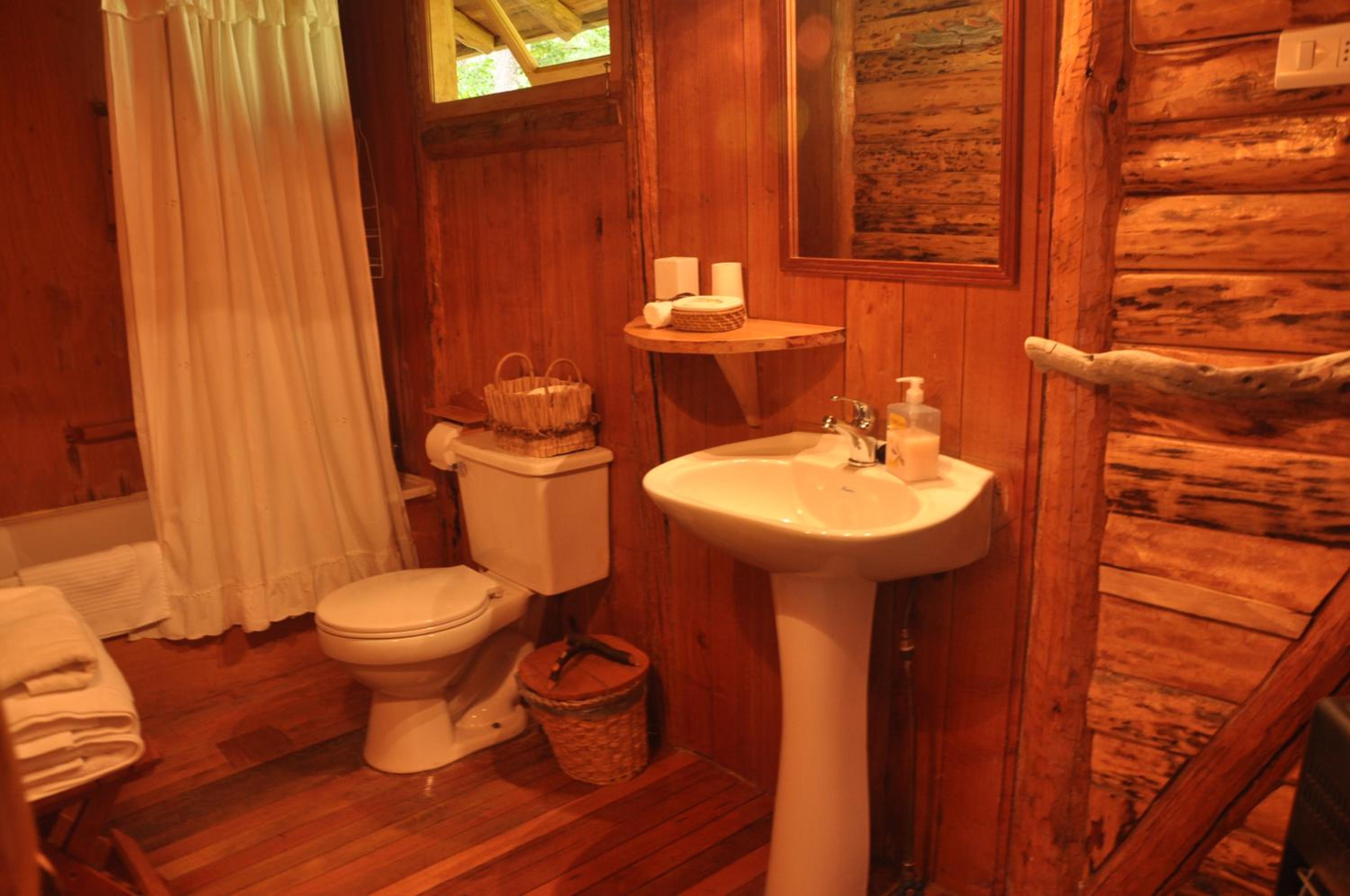 Mallin Colorado Ecolodge