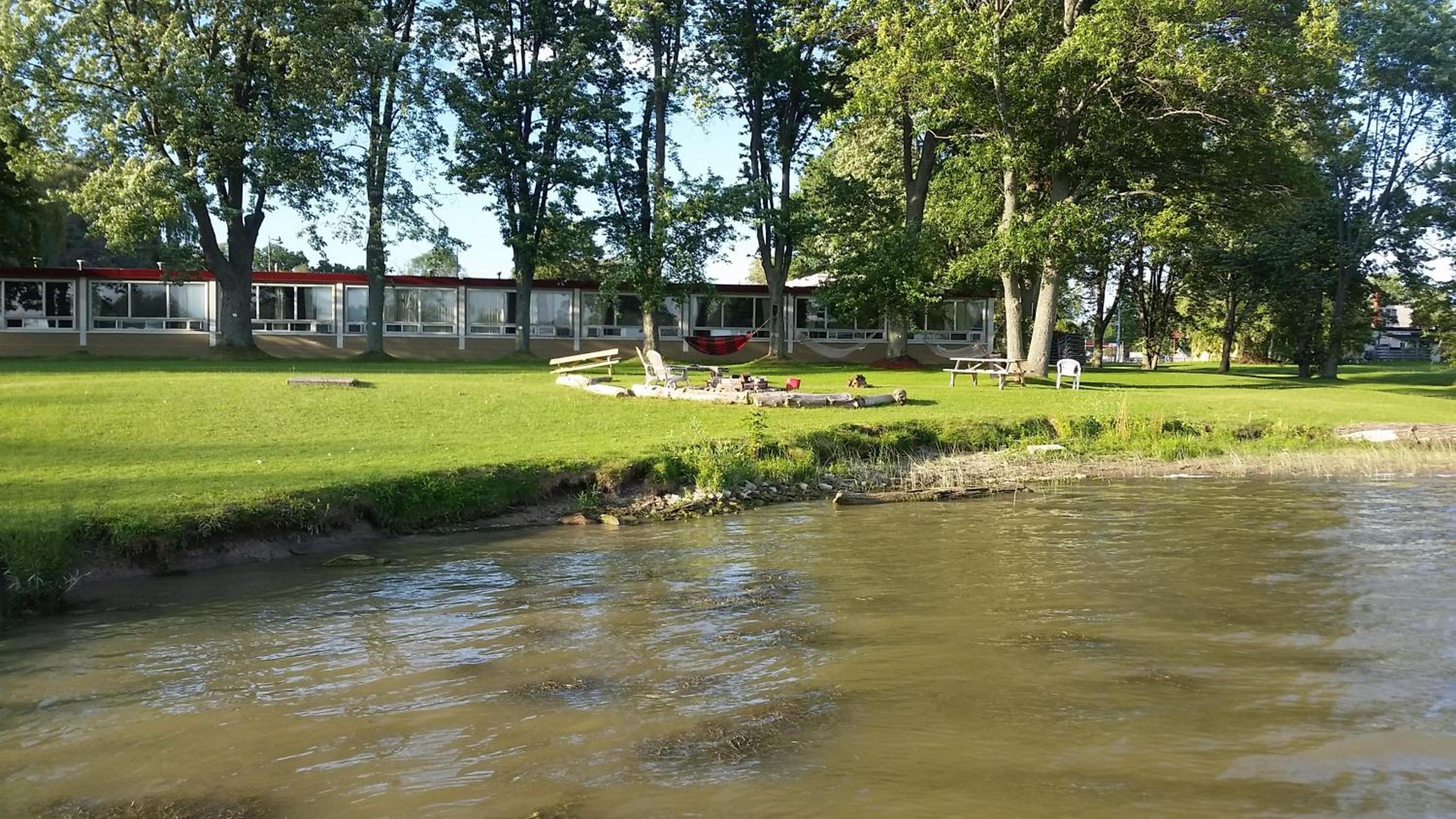 Riverview Motel