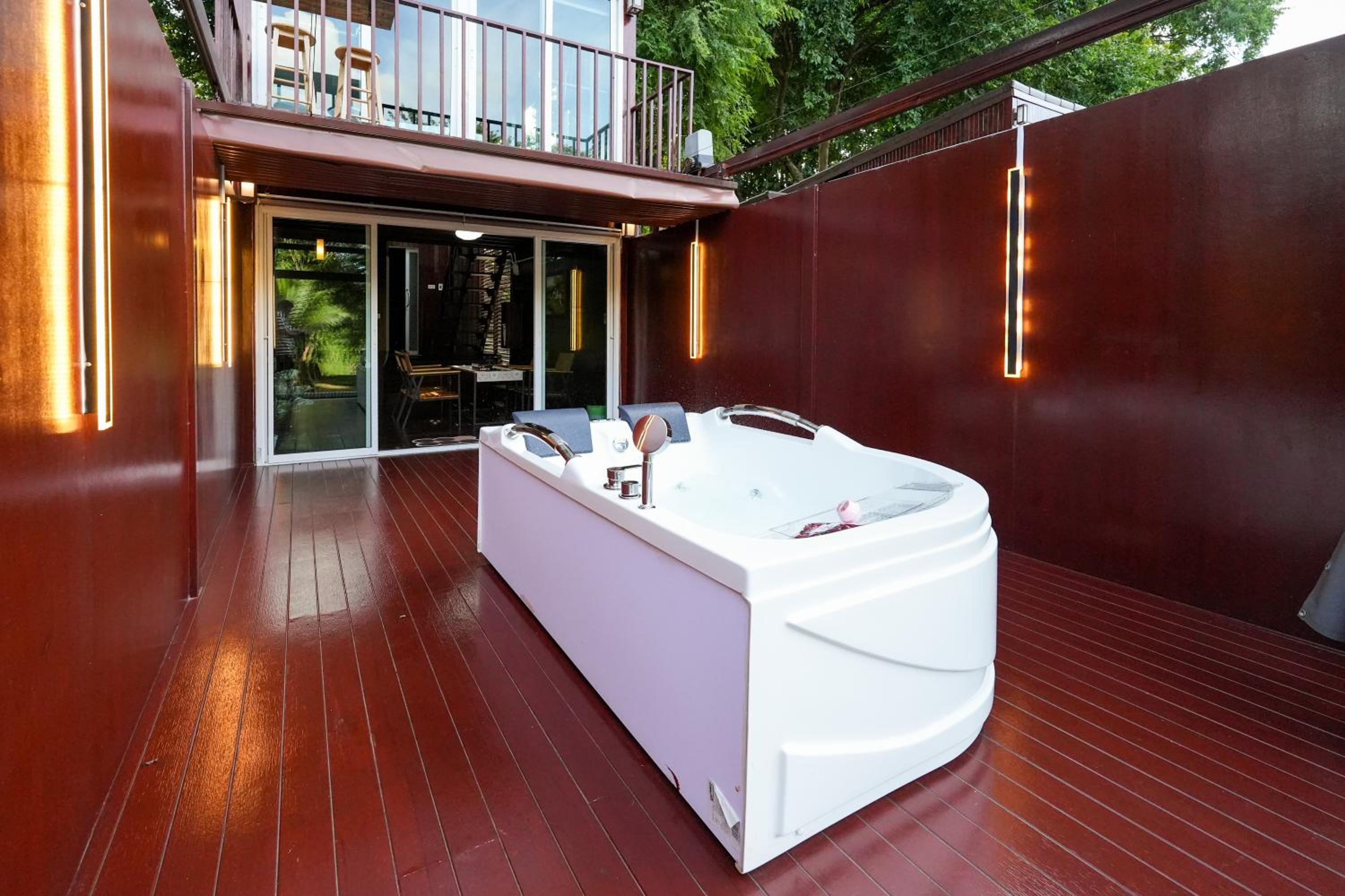 19 Degrees Resort