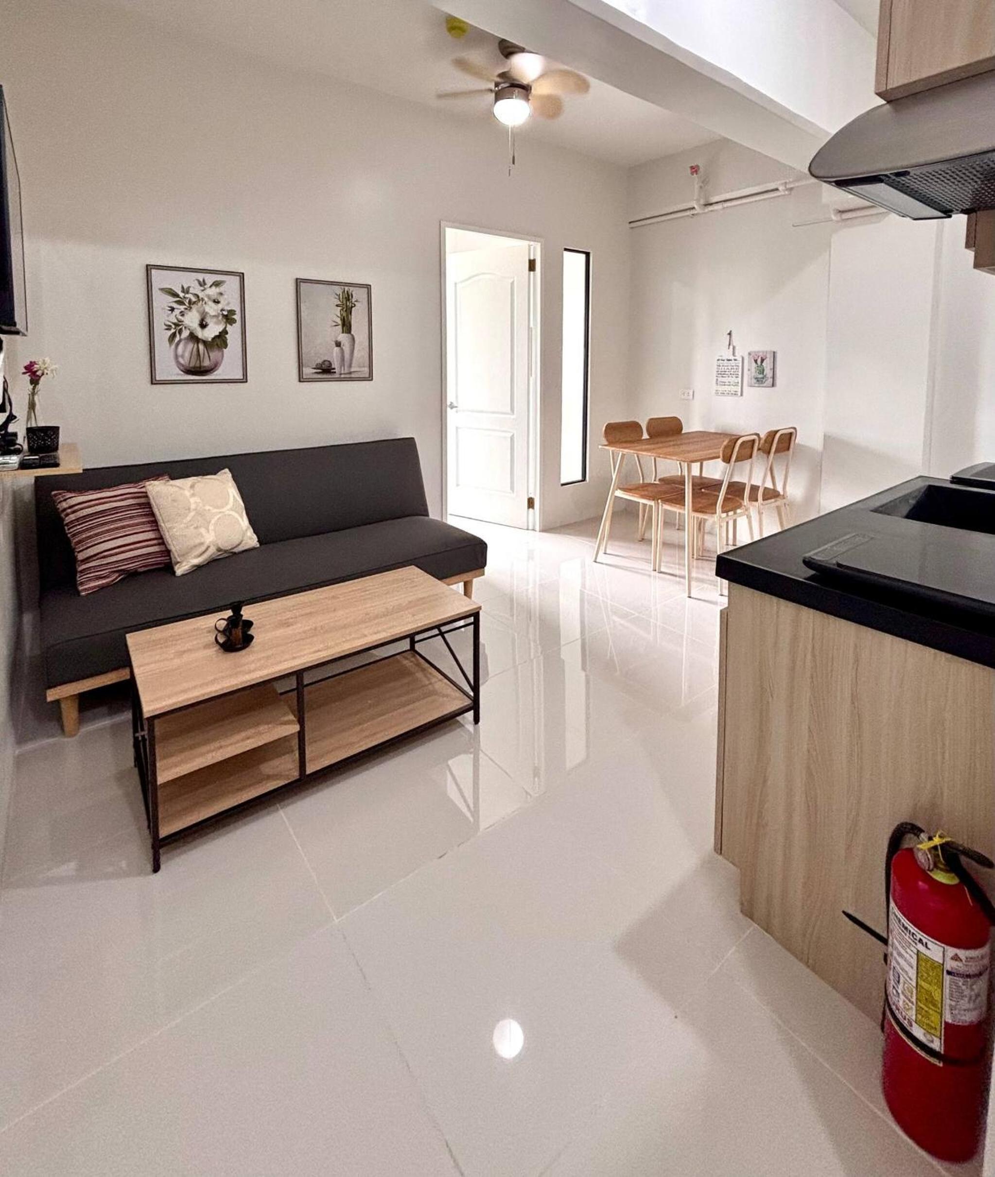 Entire Apartment with pool, gym, and playground near Panglao, Bohol