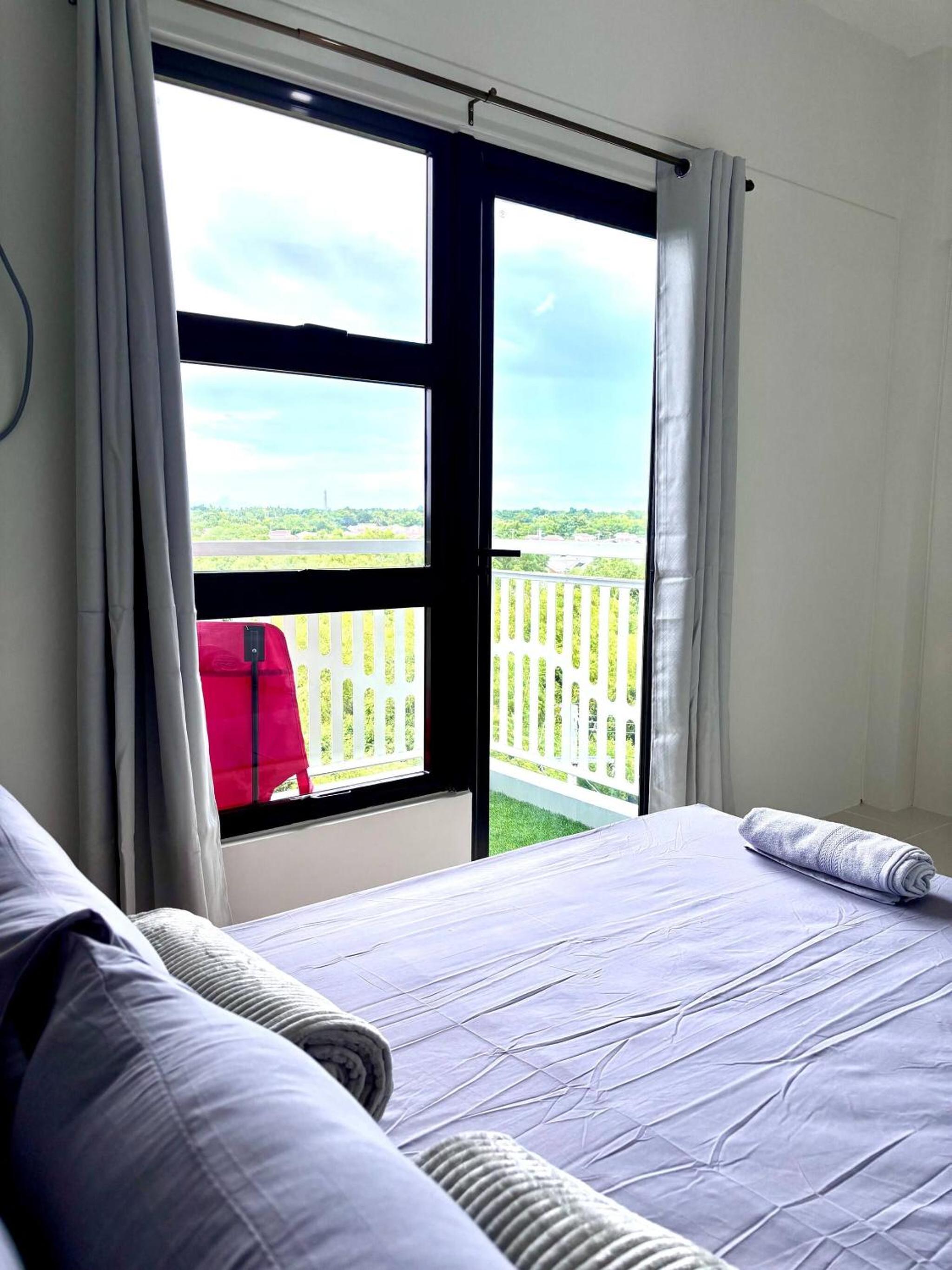Entire Apartment with pool, gym, and playground near Panglao, Bohol