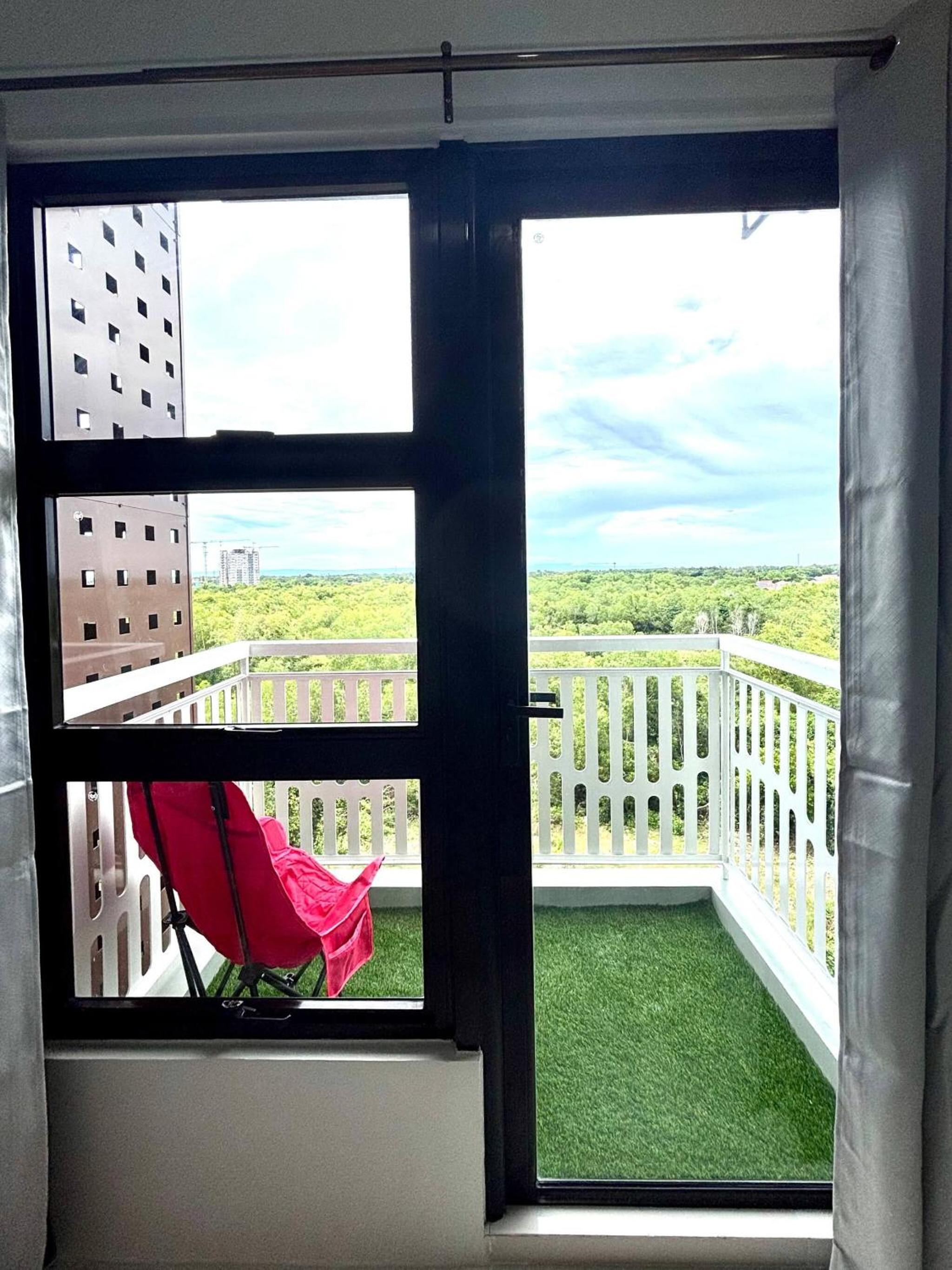 Entire Apartment with pool, gym, and playground near Panglao, Bohol