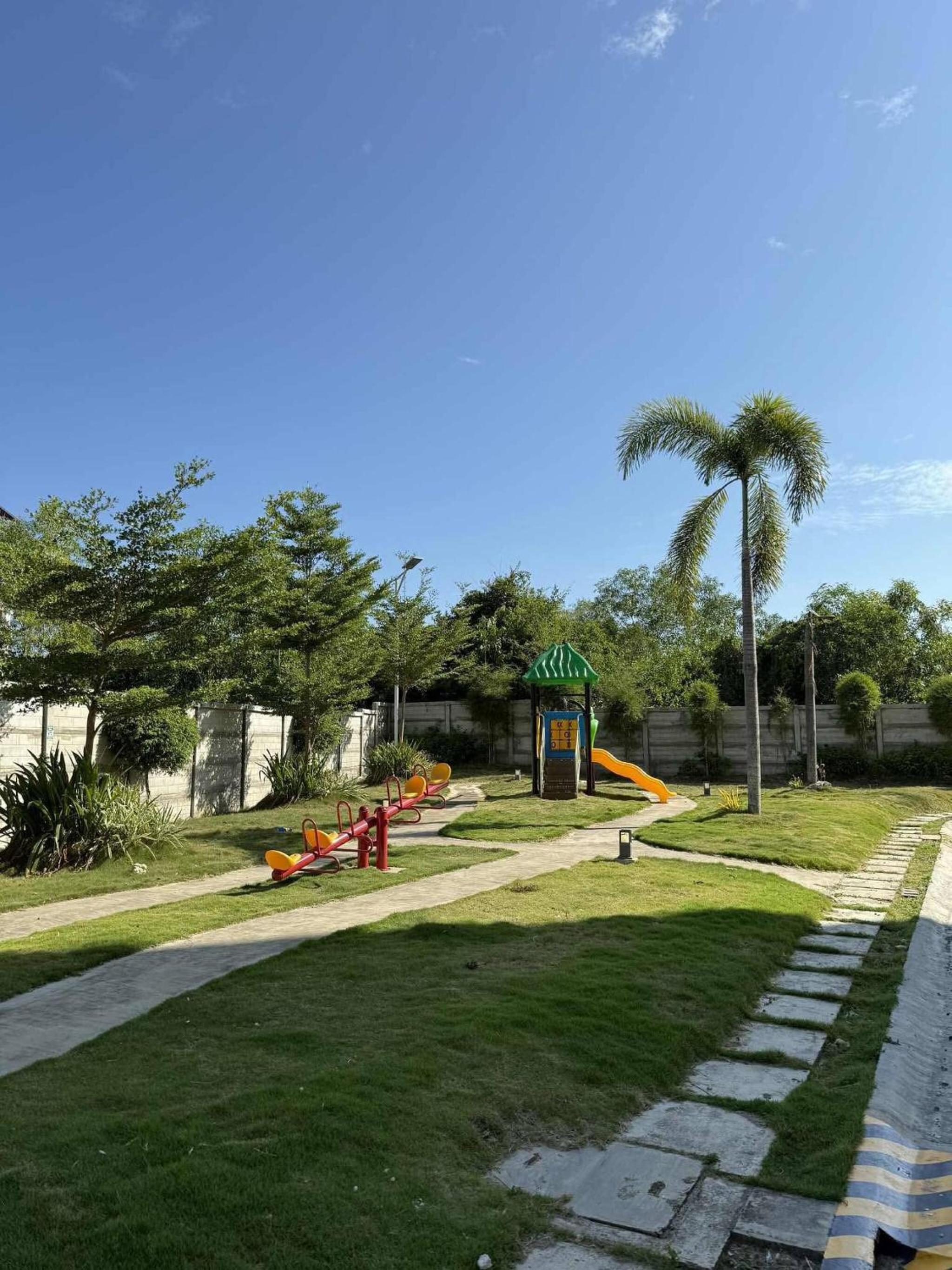 Entire Apartment with pool, gym, and playground near Panglao, Bohol