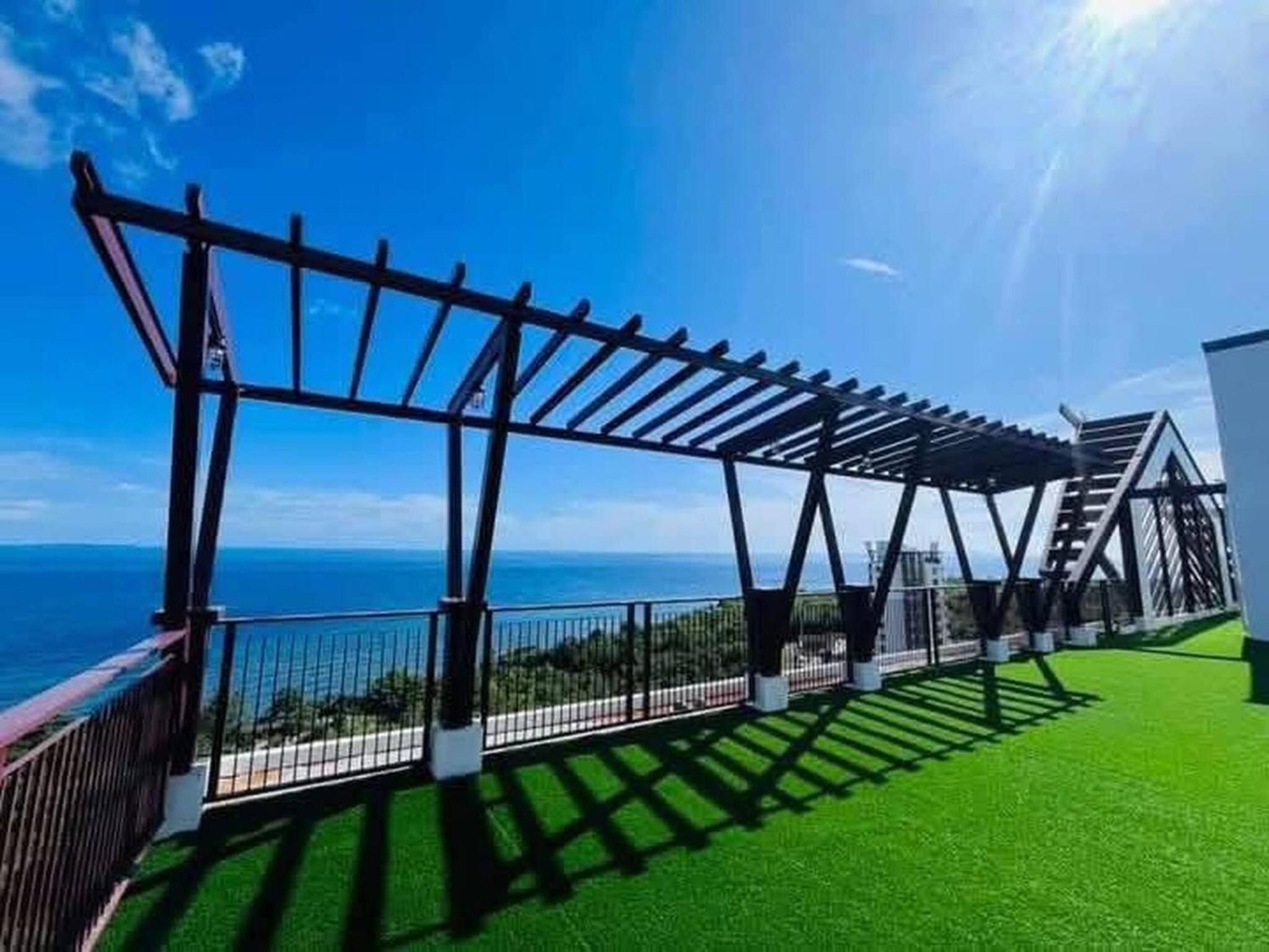 Entire Apartment with pool, gym, and playground near Panglao, Bohol