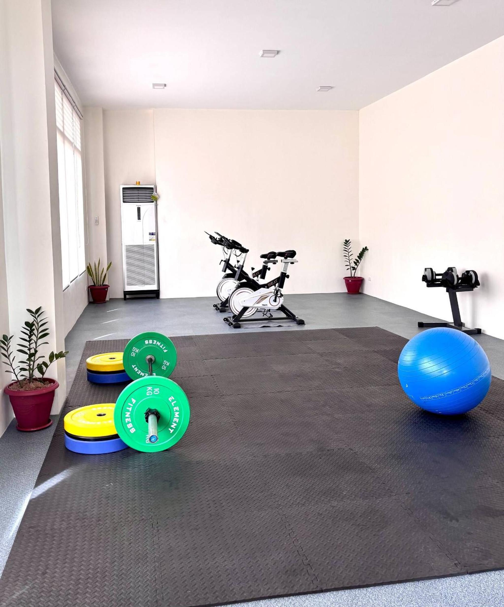 Entire Apartment with pool, gym, and playground near Panglao, Bohol