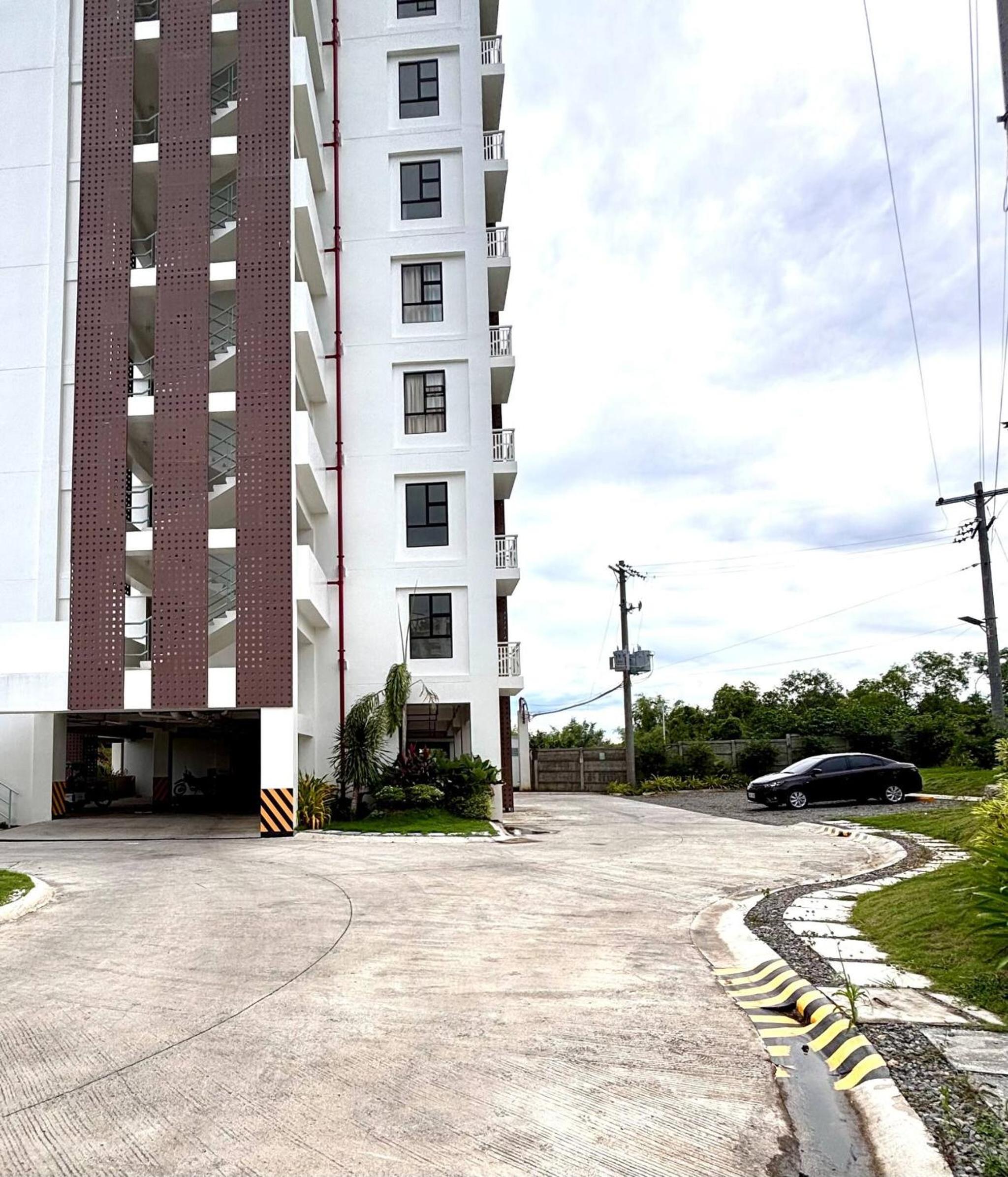 Entire Apartment with pool, gym, and playground near Panglao, Bohol