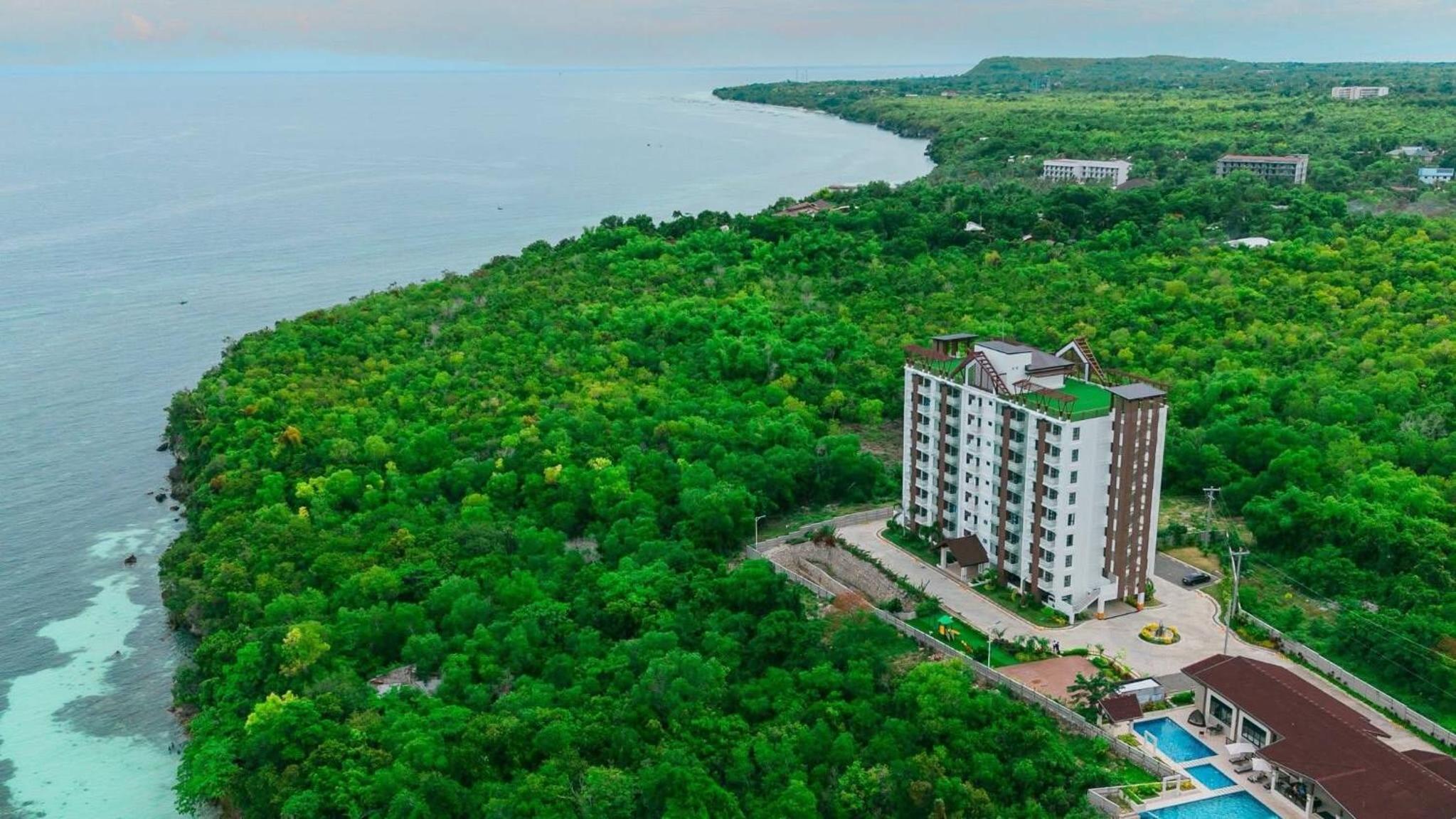 Entire Apartment with pool, gym, and playground near Panglao, Bohol