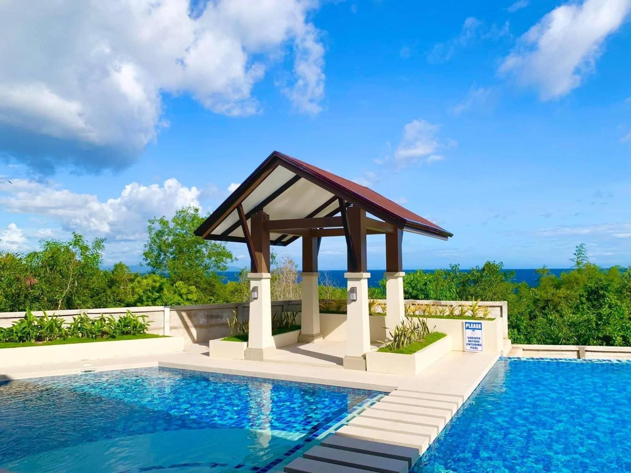 Entire Apartment with pool, gym, and playground near Panglao, Bohol