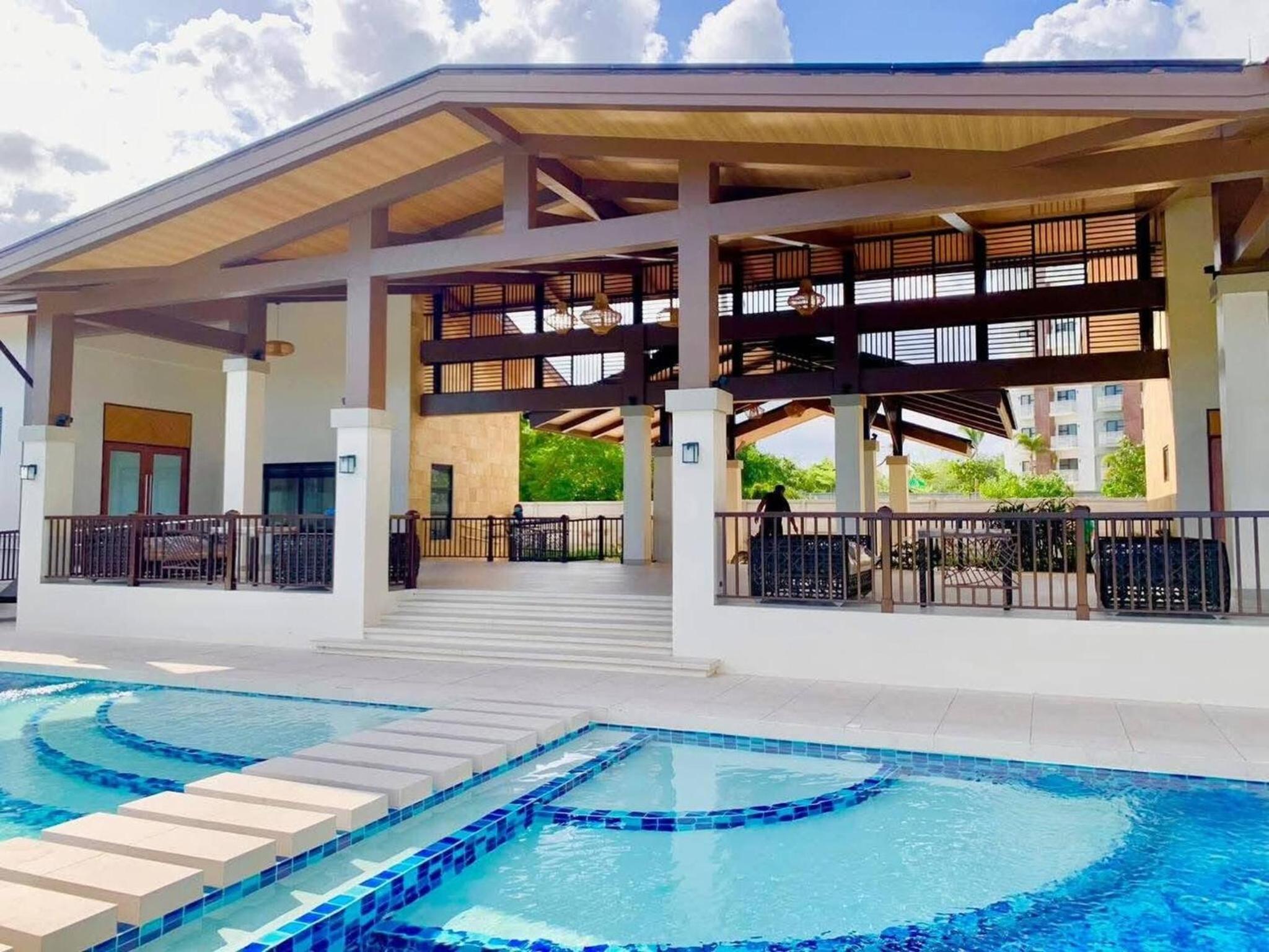Entire Apartment with pool, gym, and playground near Panglao, Bohol