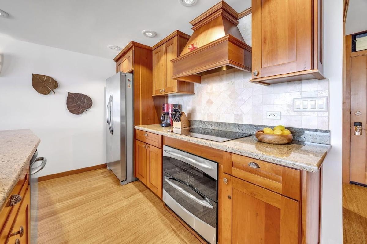 Paki Maui 301 · Direct Oceanfront Views Remodeled 2BD Condo