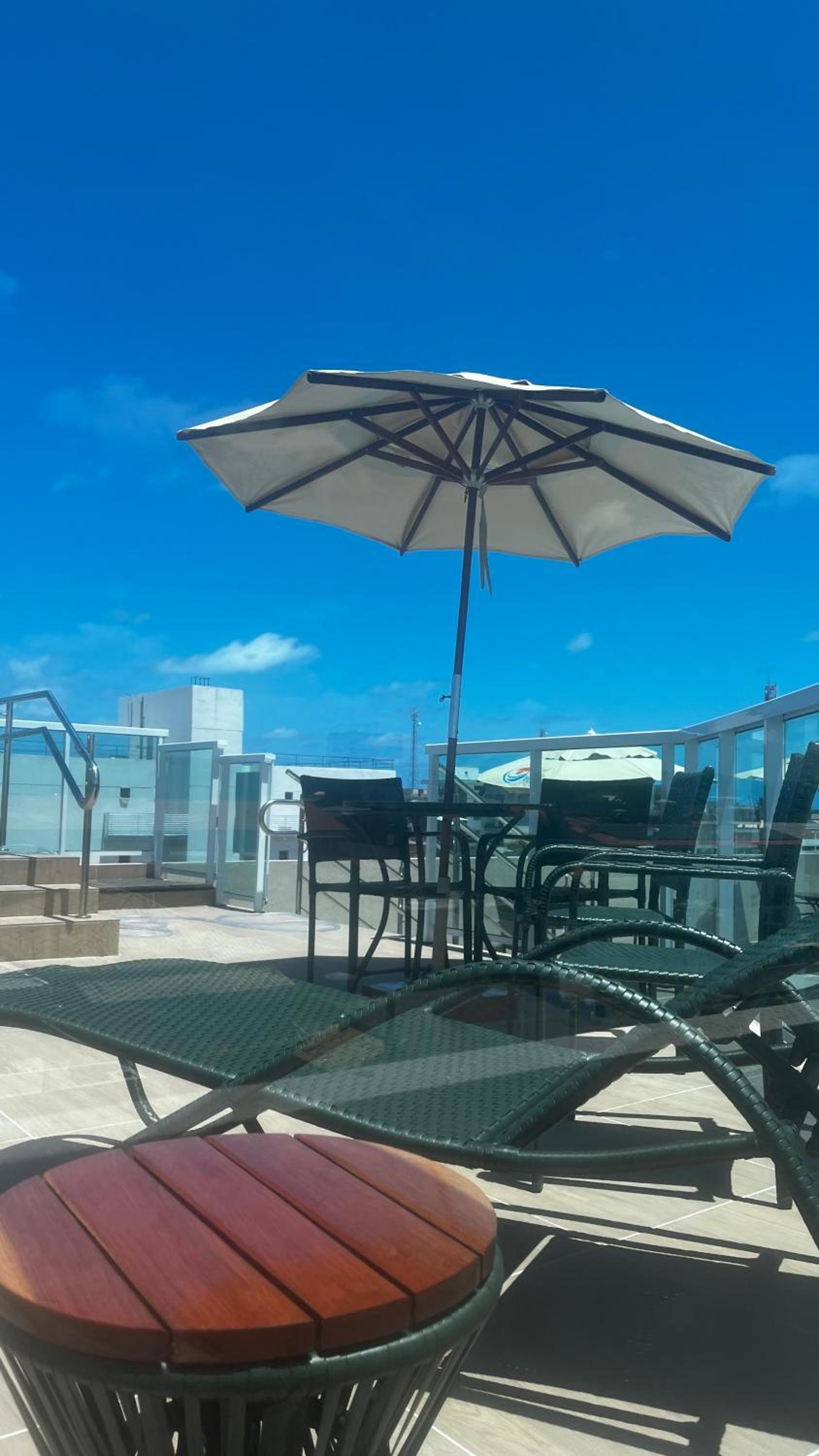 Flat com Hidromassagem Privativa e Piscina no Rooftop no Centro de Porto