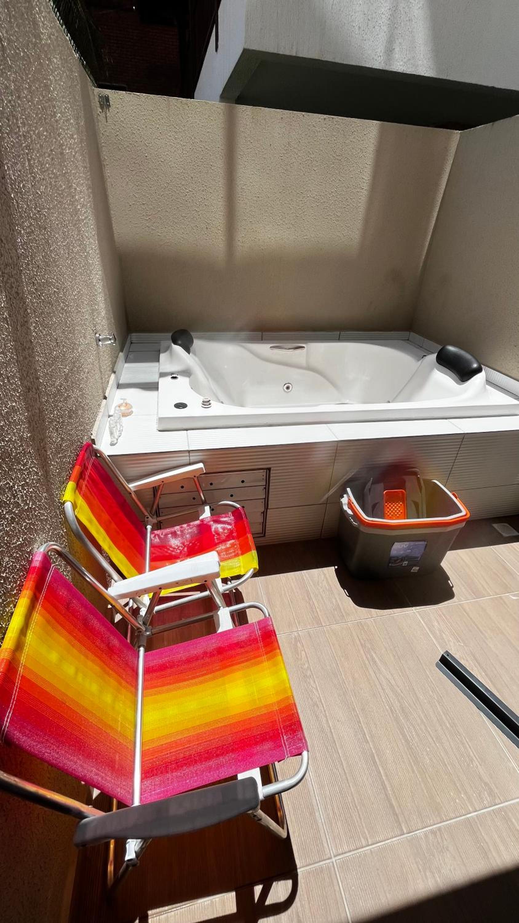 Flat com Hidromassagem Privativa e Piscina no Rooftop no Centro de Porto