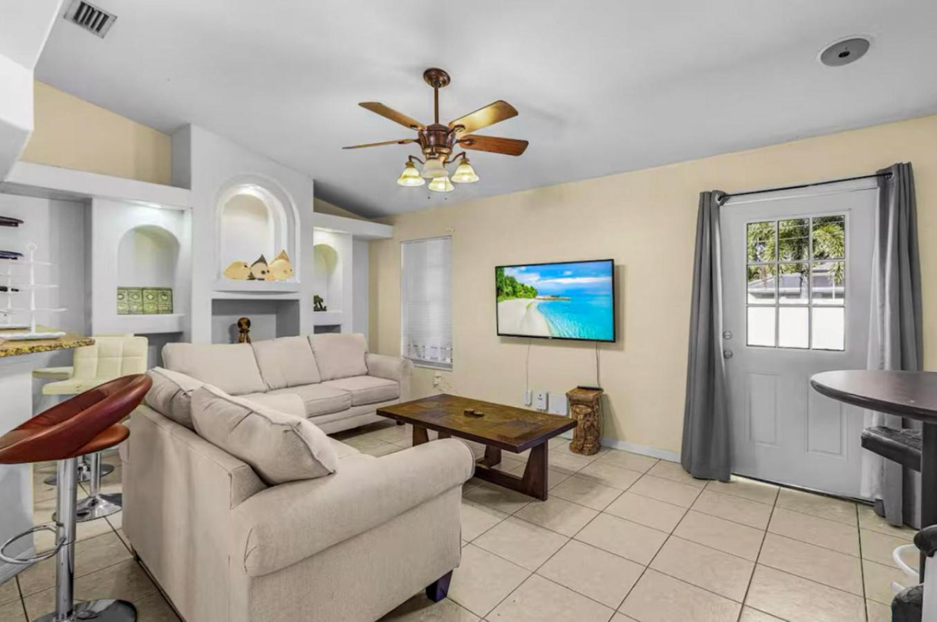 Al Capone - Paradise Home & Apartment