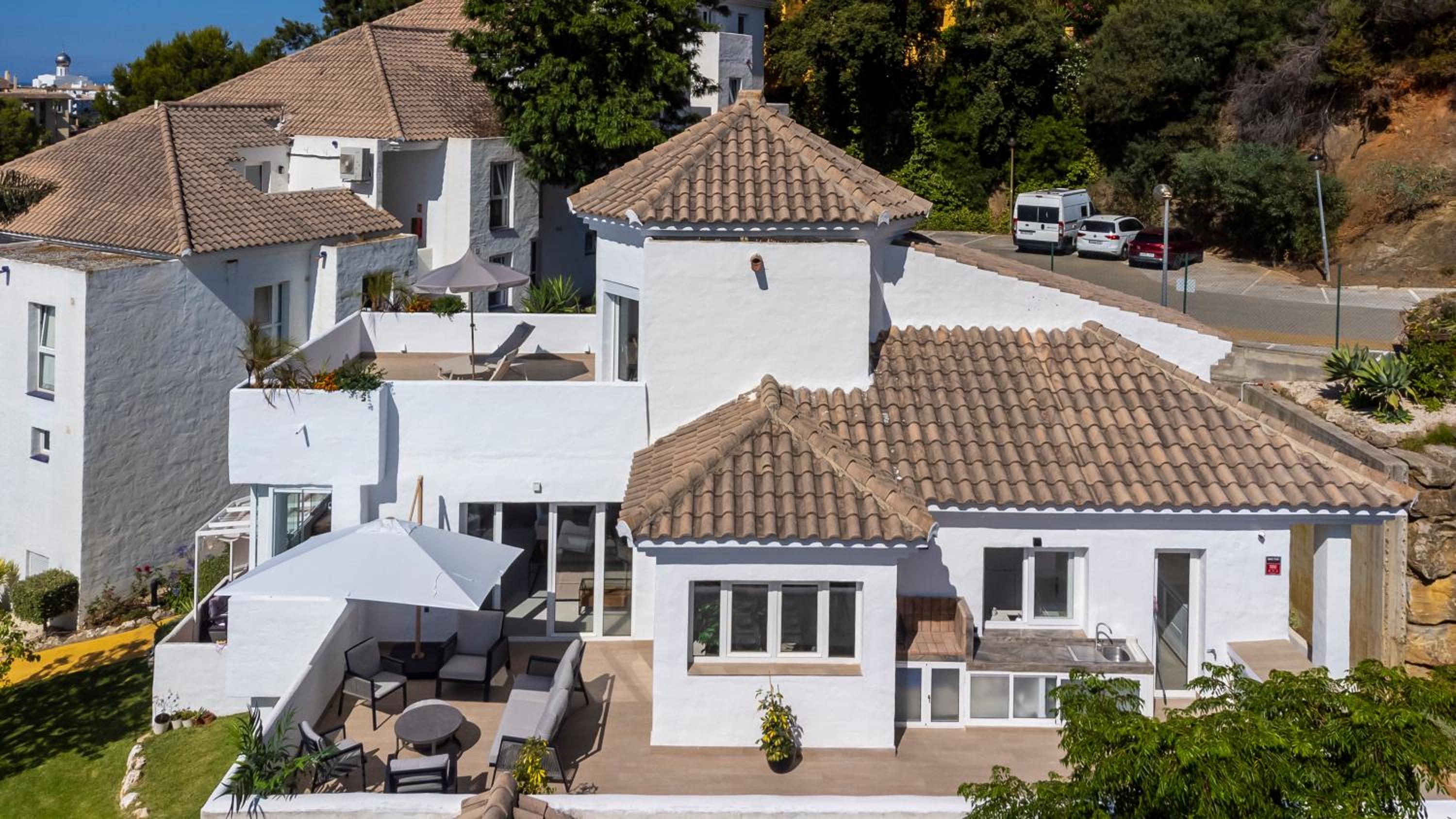 Atico Dúplex en Estepona con Vistas al Mar y Montaña a 10 min de la Playa