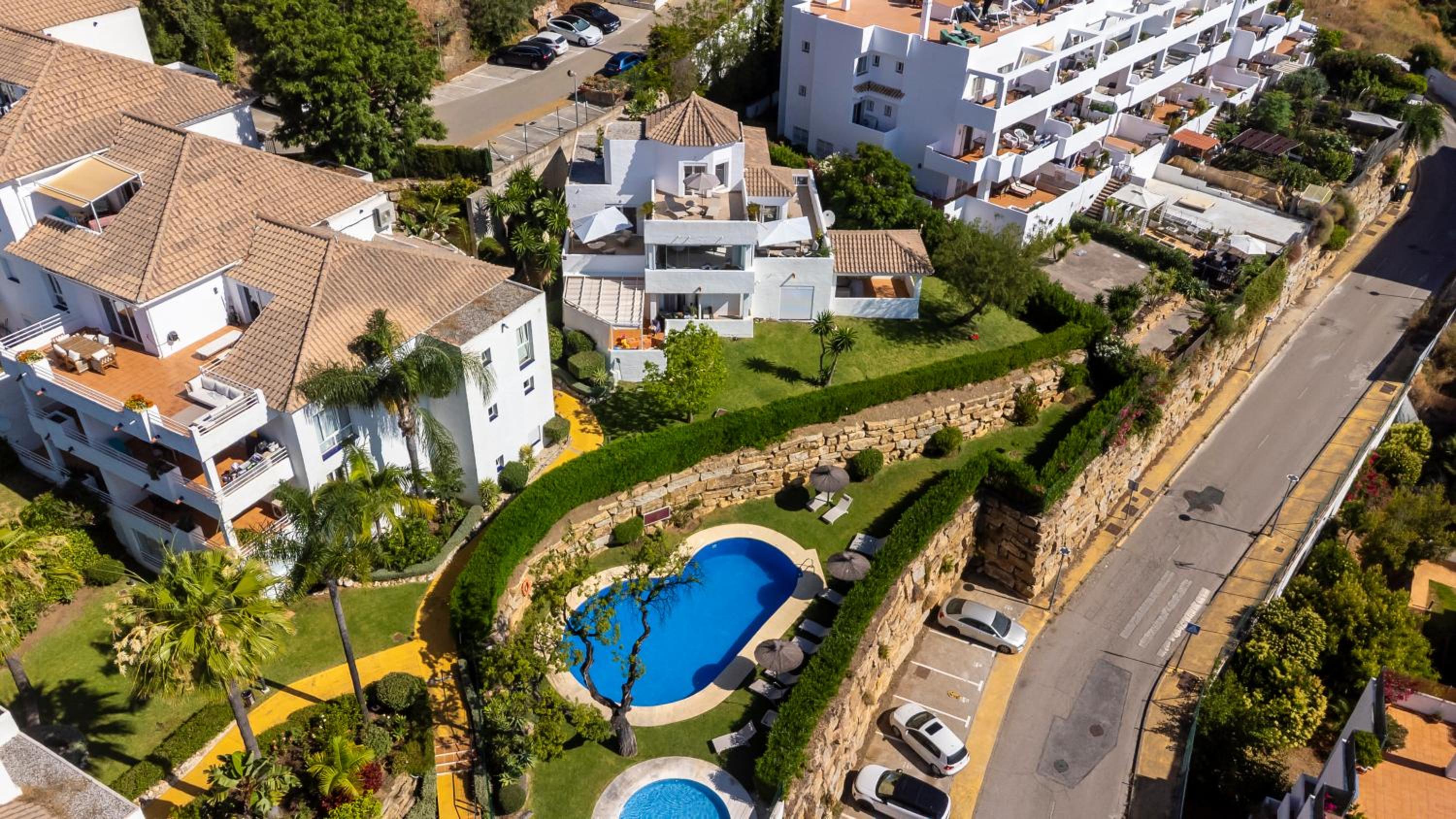 Atico Dúplex en Estepona con Vistas al Mar y Montaña a 10 min de la Playa
