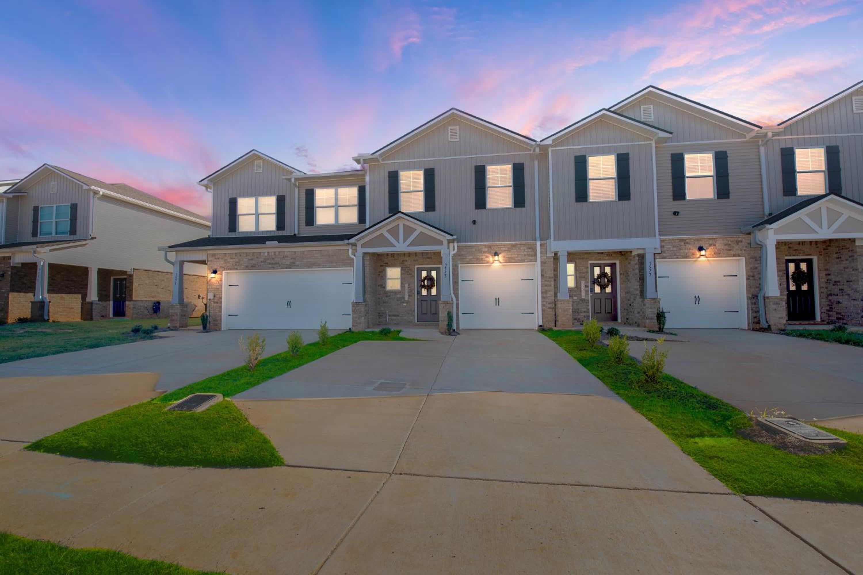 Brand-new Cozy Townhouse - 3BR - 2,5BA - Minutes To Mid City