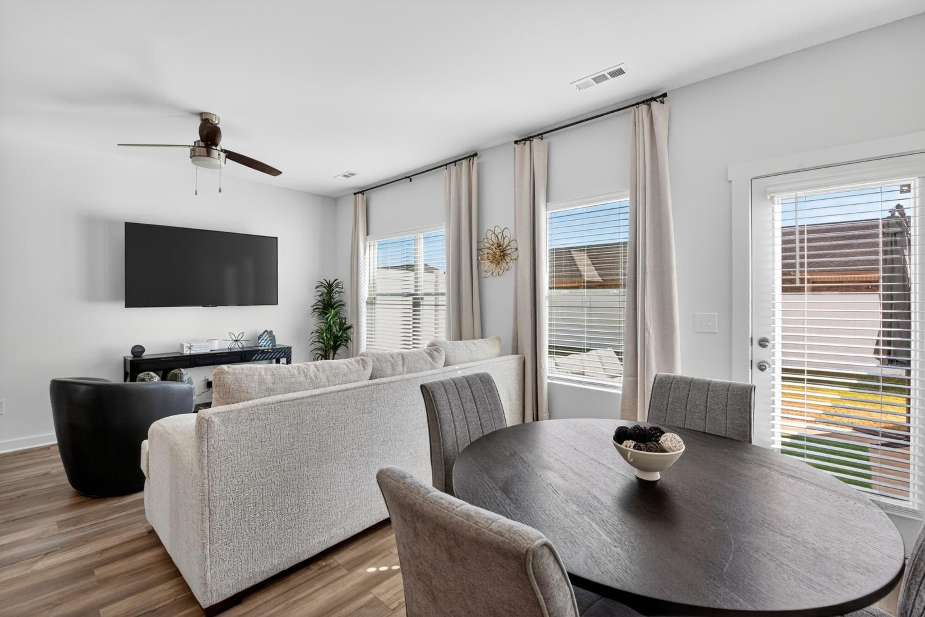 Brand-new Cozy Townhouse - 3BR - 2,5BA - Minutes To Mid City