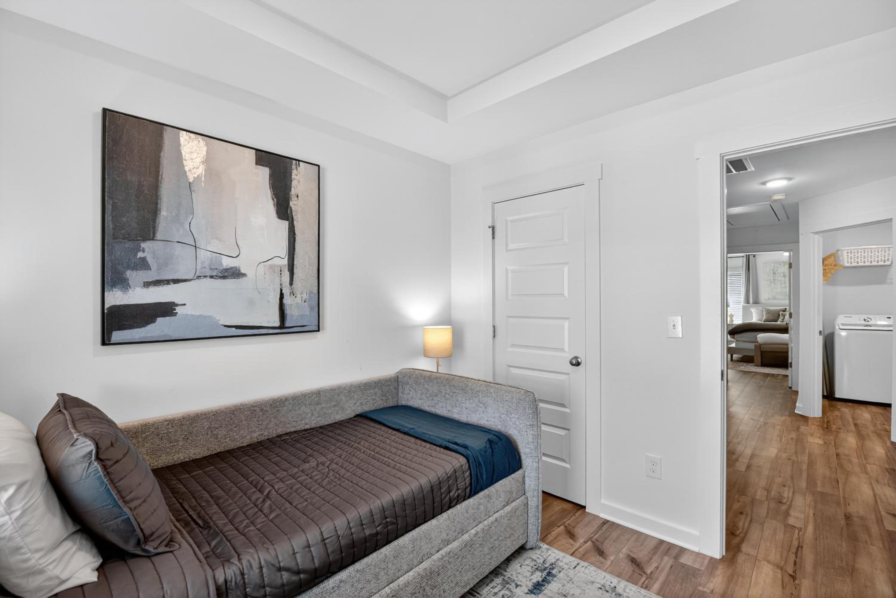 Brand-new Cozy Townhouse - 3BR - 2,5BA - Minutes To Mid City