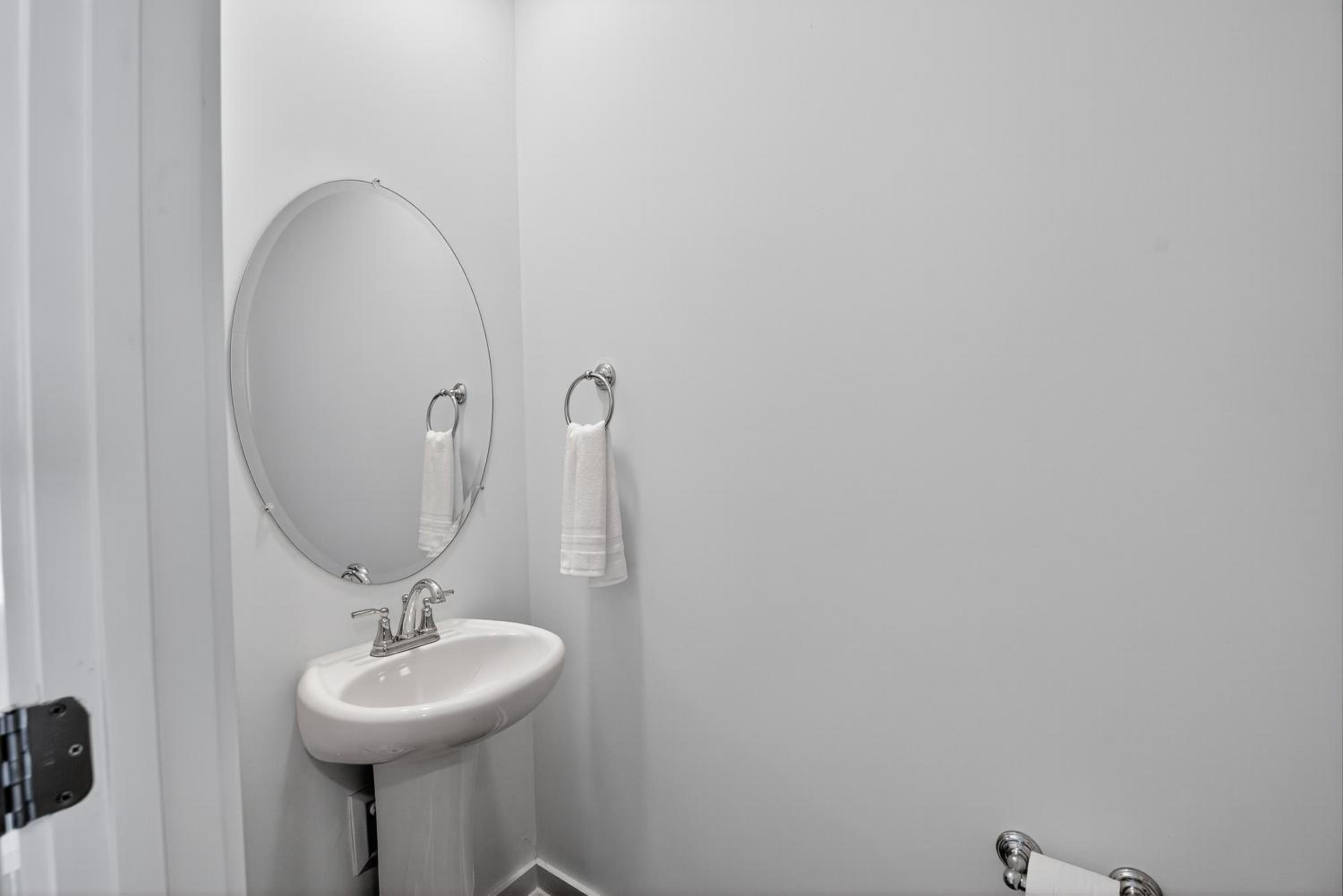 Brand-new Cozy Townhouse - 3BR - 2,5BA - Minutes To Mid City