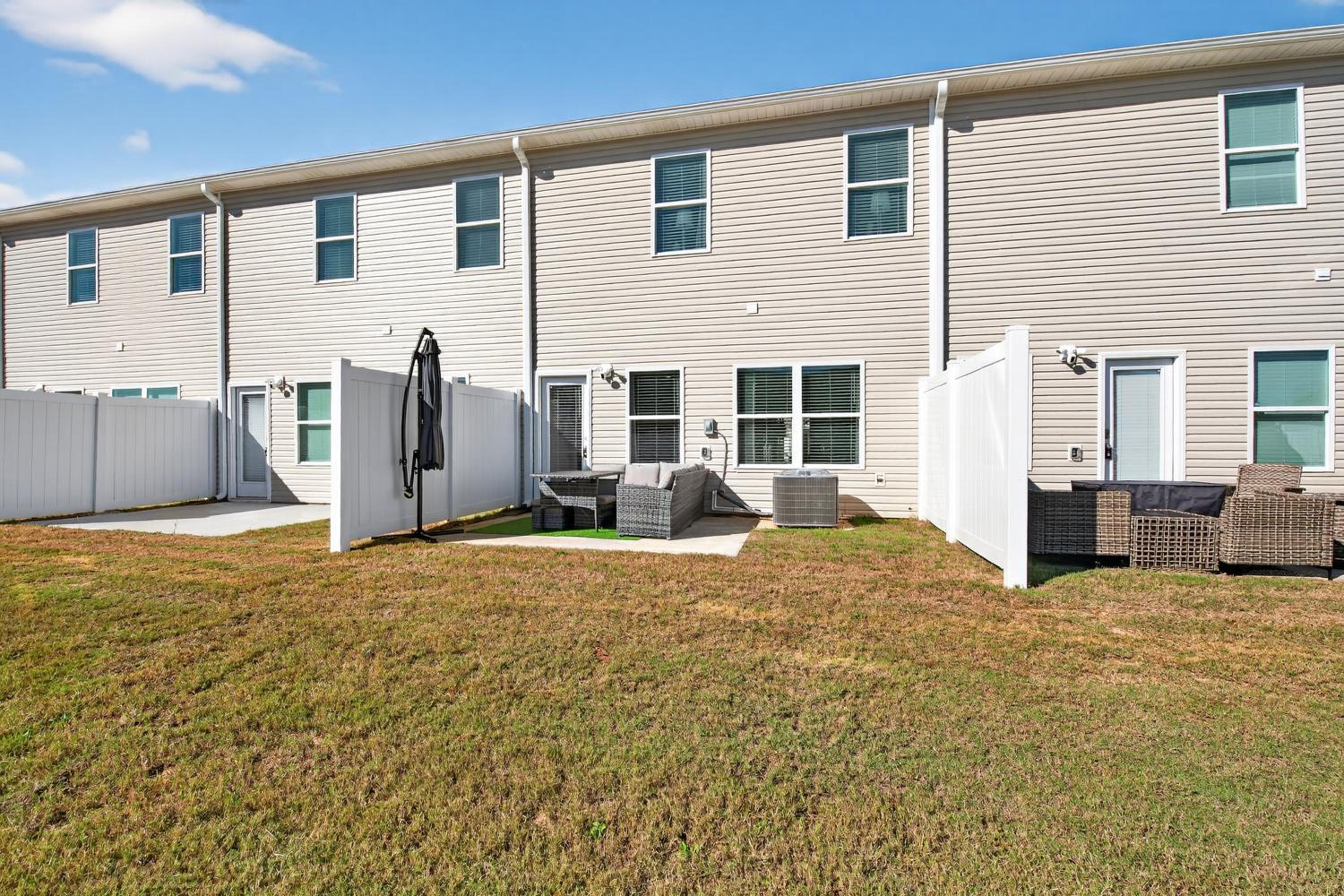 Brand-new Cozy Townhouse - 3BR - 2,5BA - Minutes To Mid City