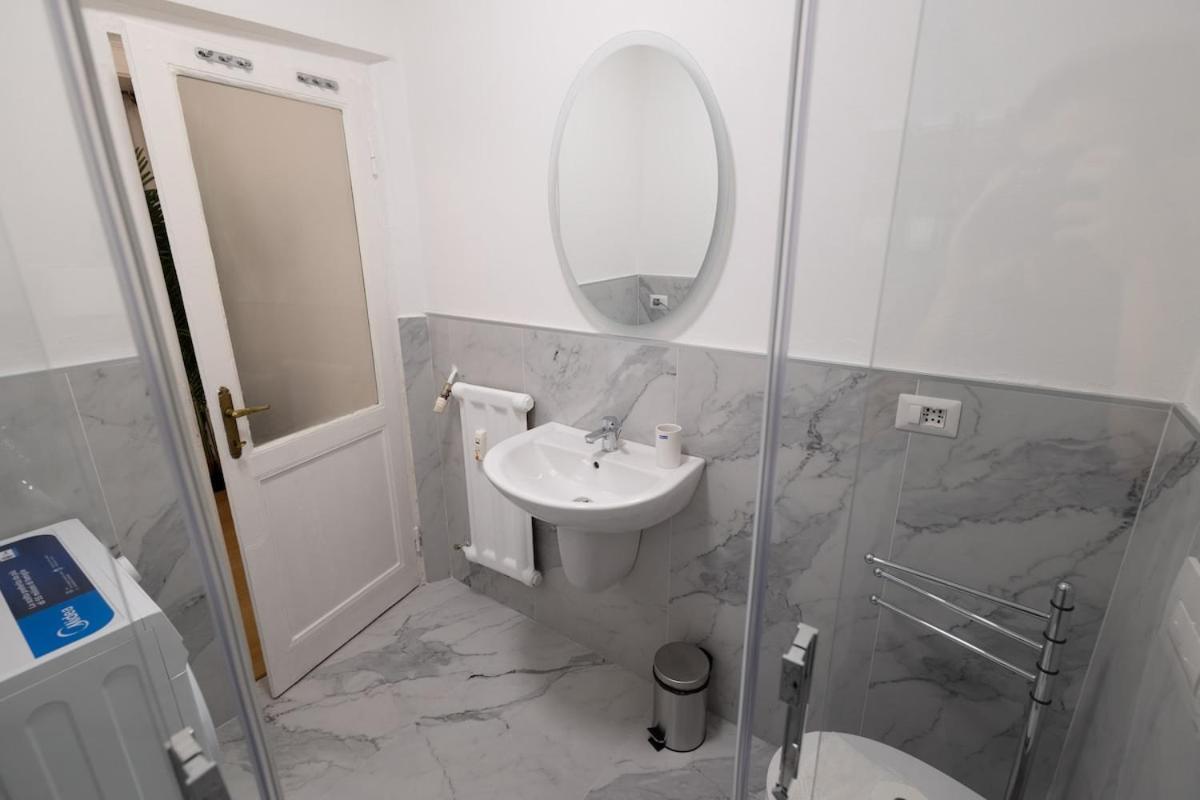 Modern 2BR 2BA Metro Access 12min Duomo
