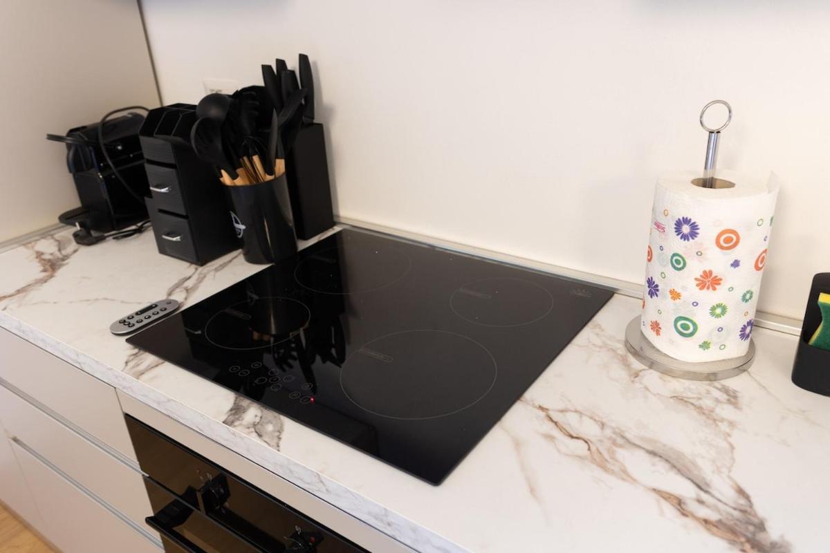 Modern 2BR 2BA Metro Access 12min Duomo