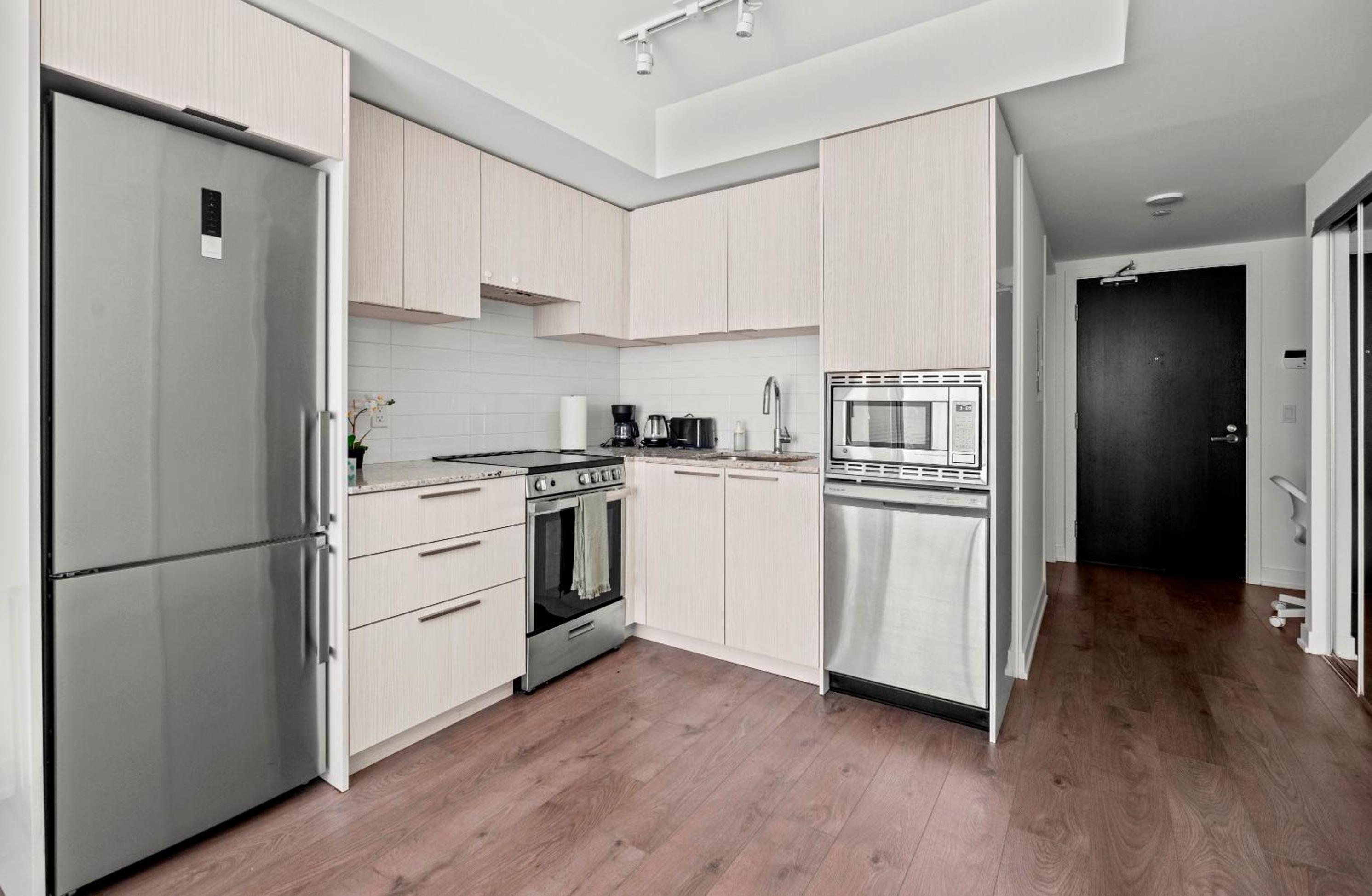 Modern Studio Condo Yonge Street Downtown Toronto