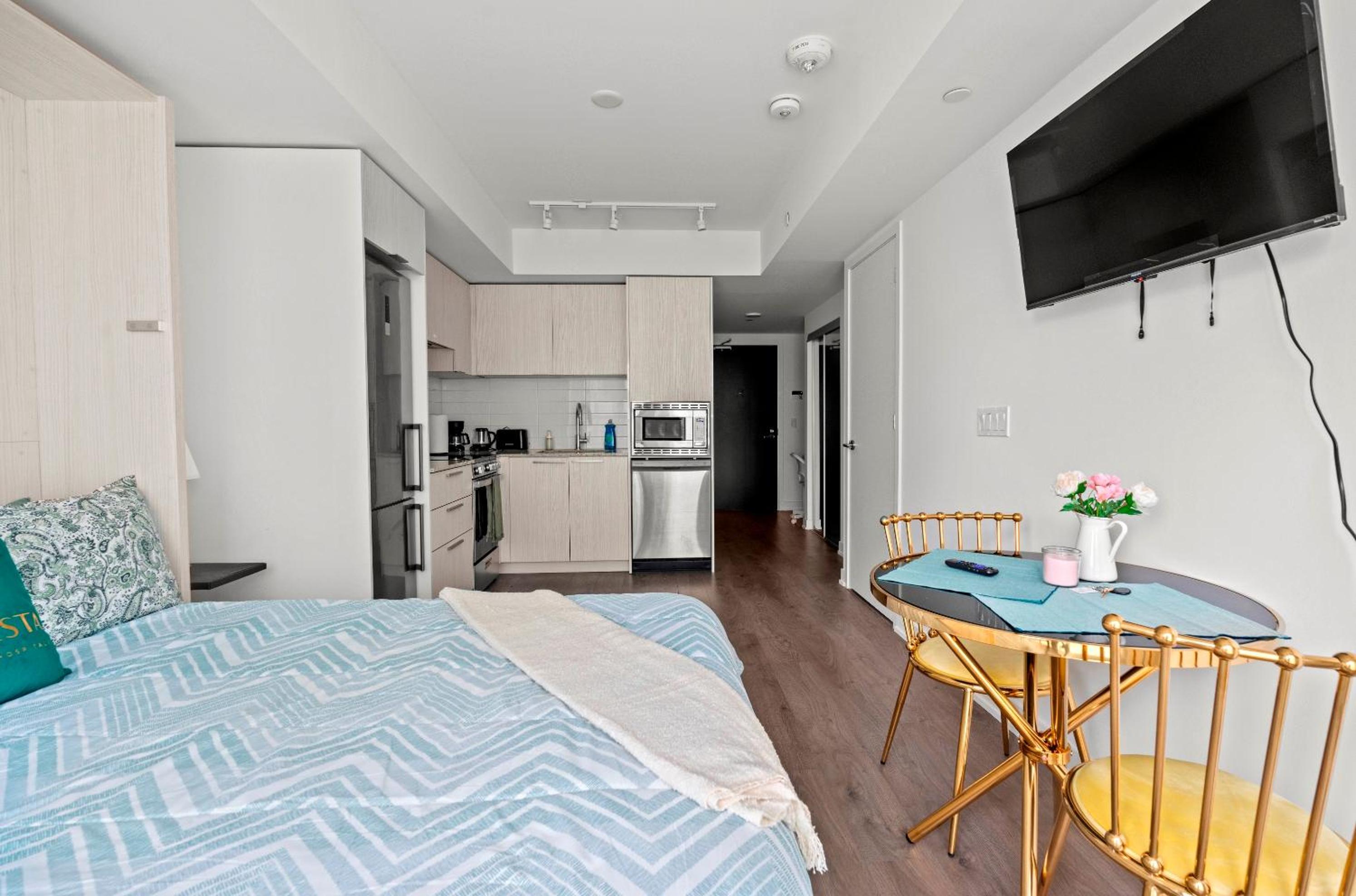 Modern Studio Condo Yonge Street Downtown Toronto