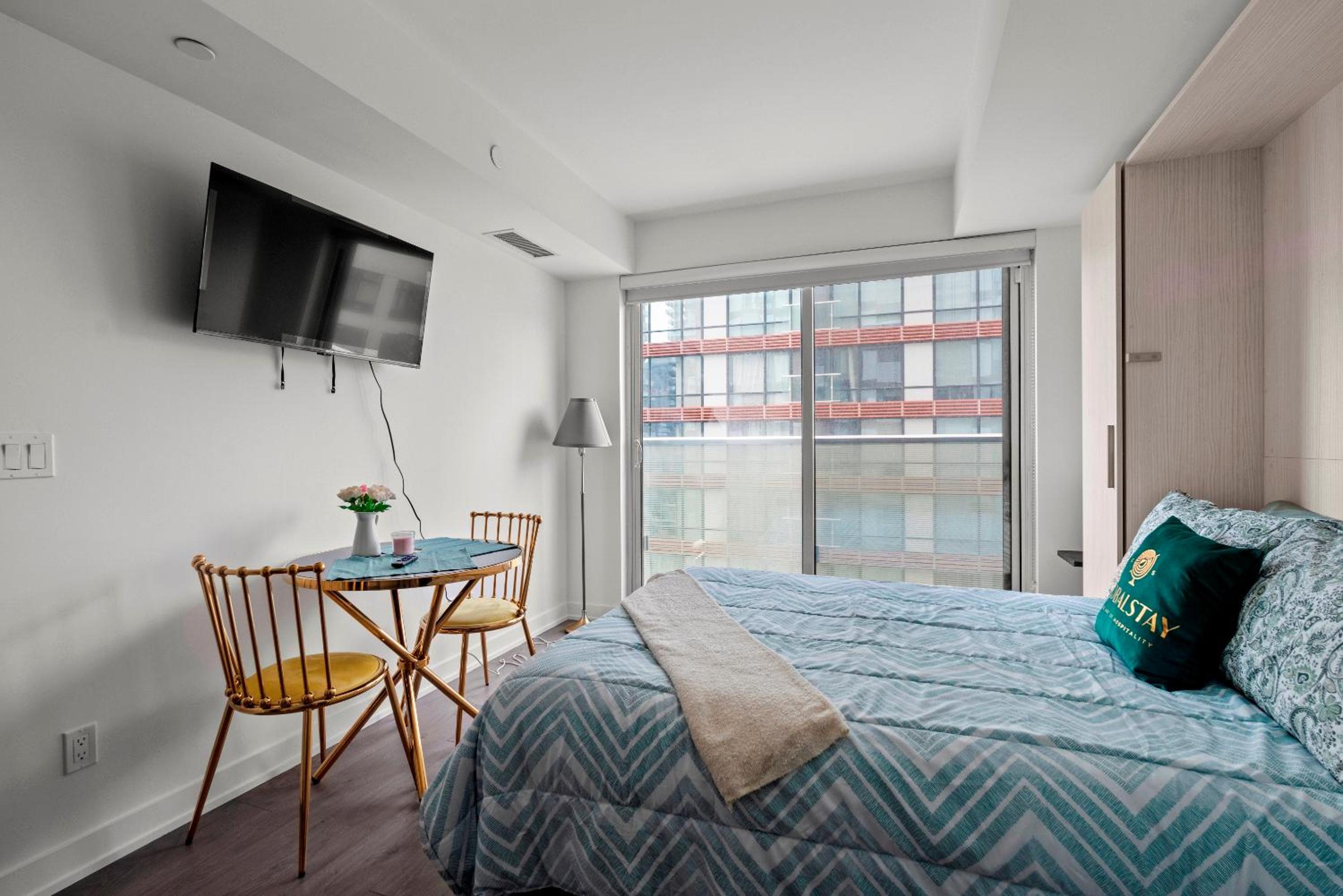Modern Studio Condo Yonge Street Downtown Toronto
